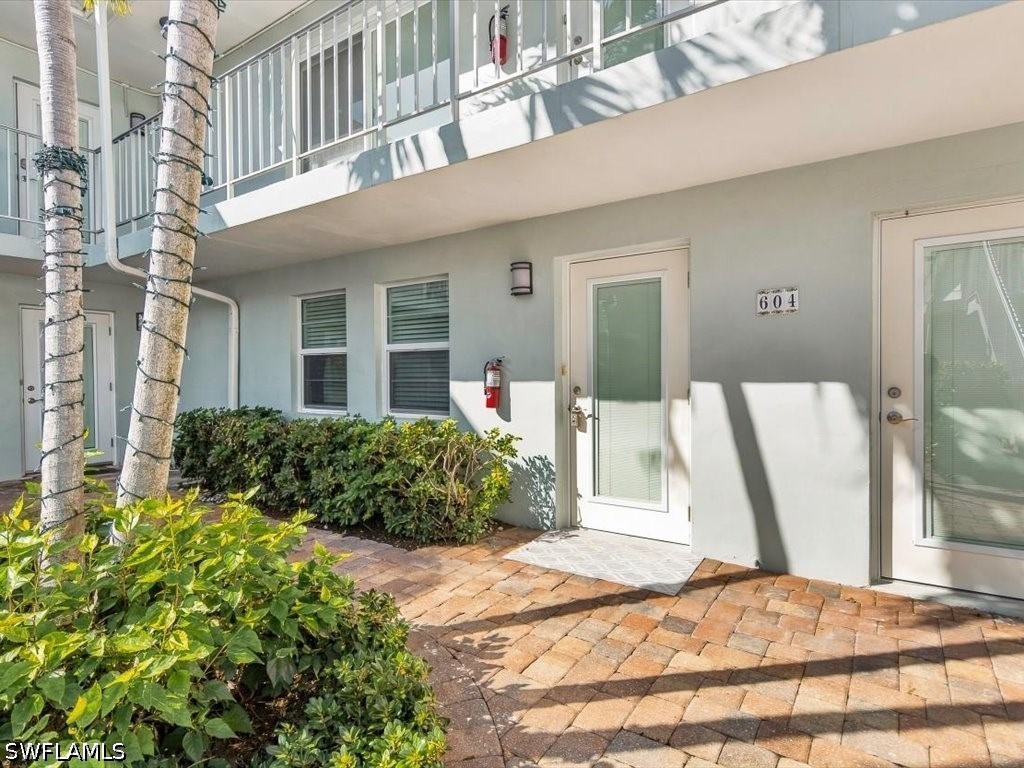 Home in Naples, FL 34102 — photo 2