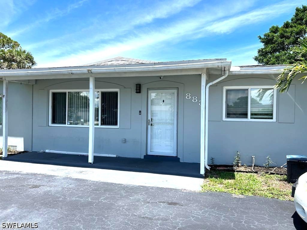 883 Coconut Cir E — photo