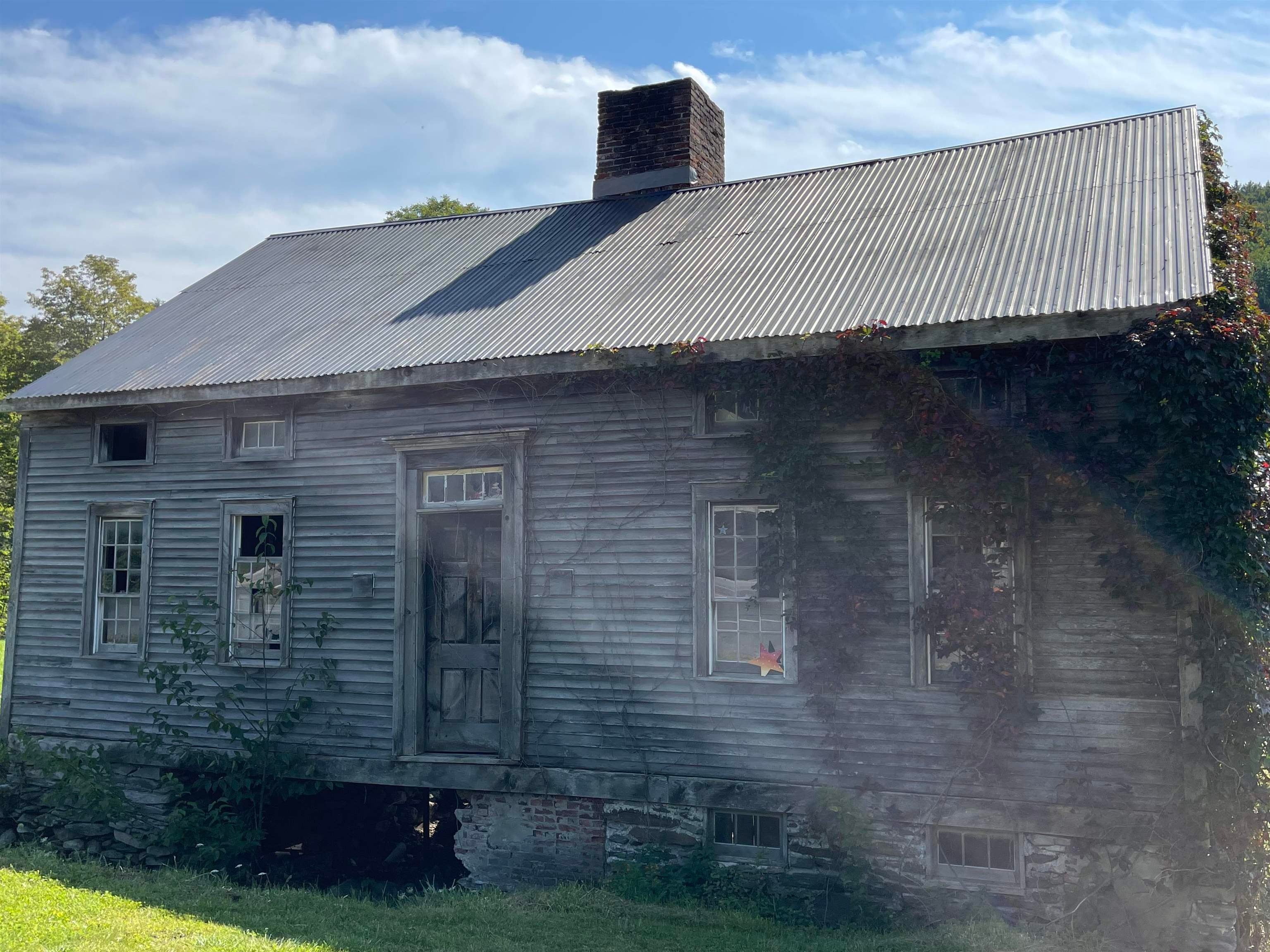 2296 North Main Street — photo