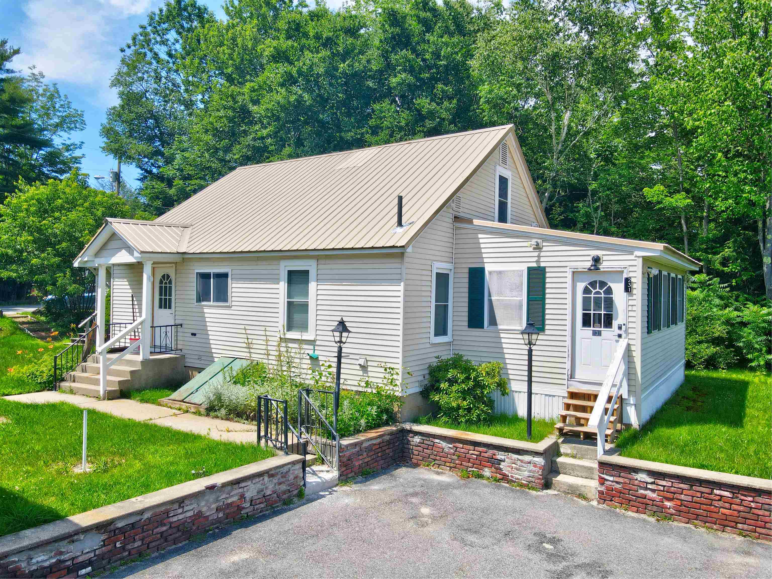231 Daniel Webster Highway — photo