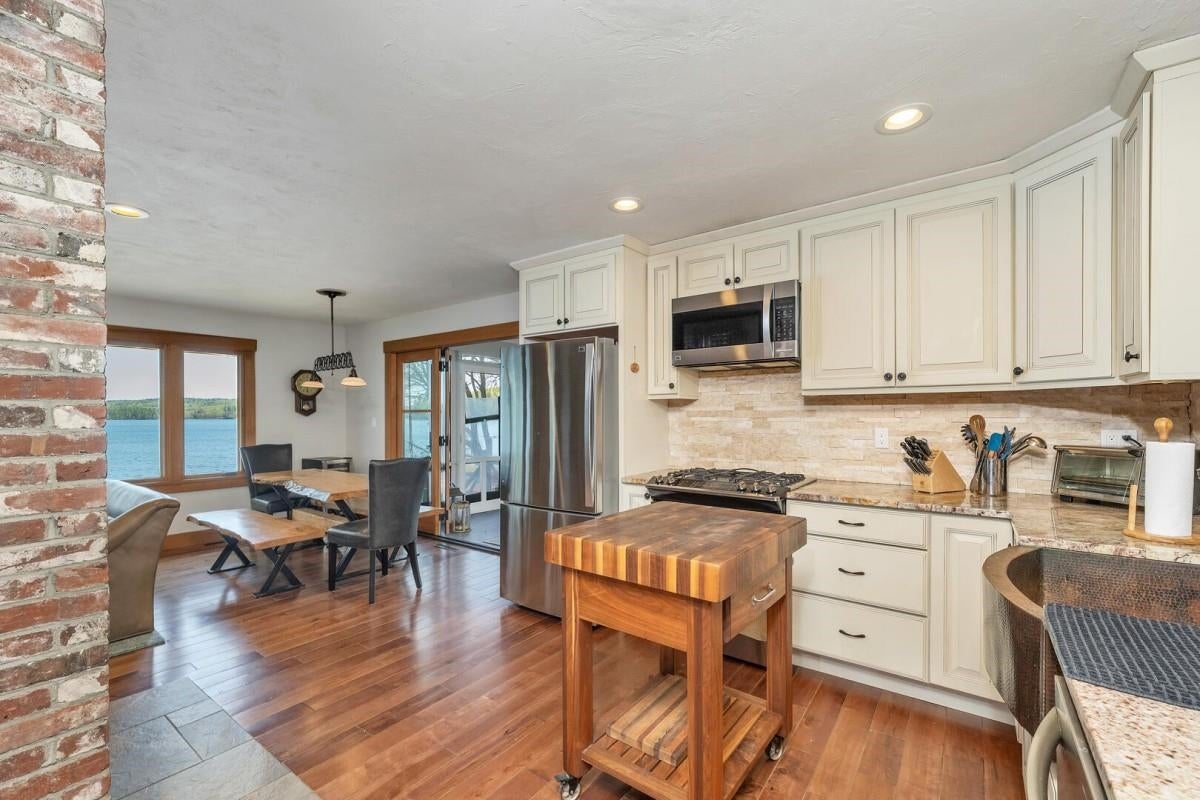 19 Mirror Lake Drive — photo