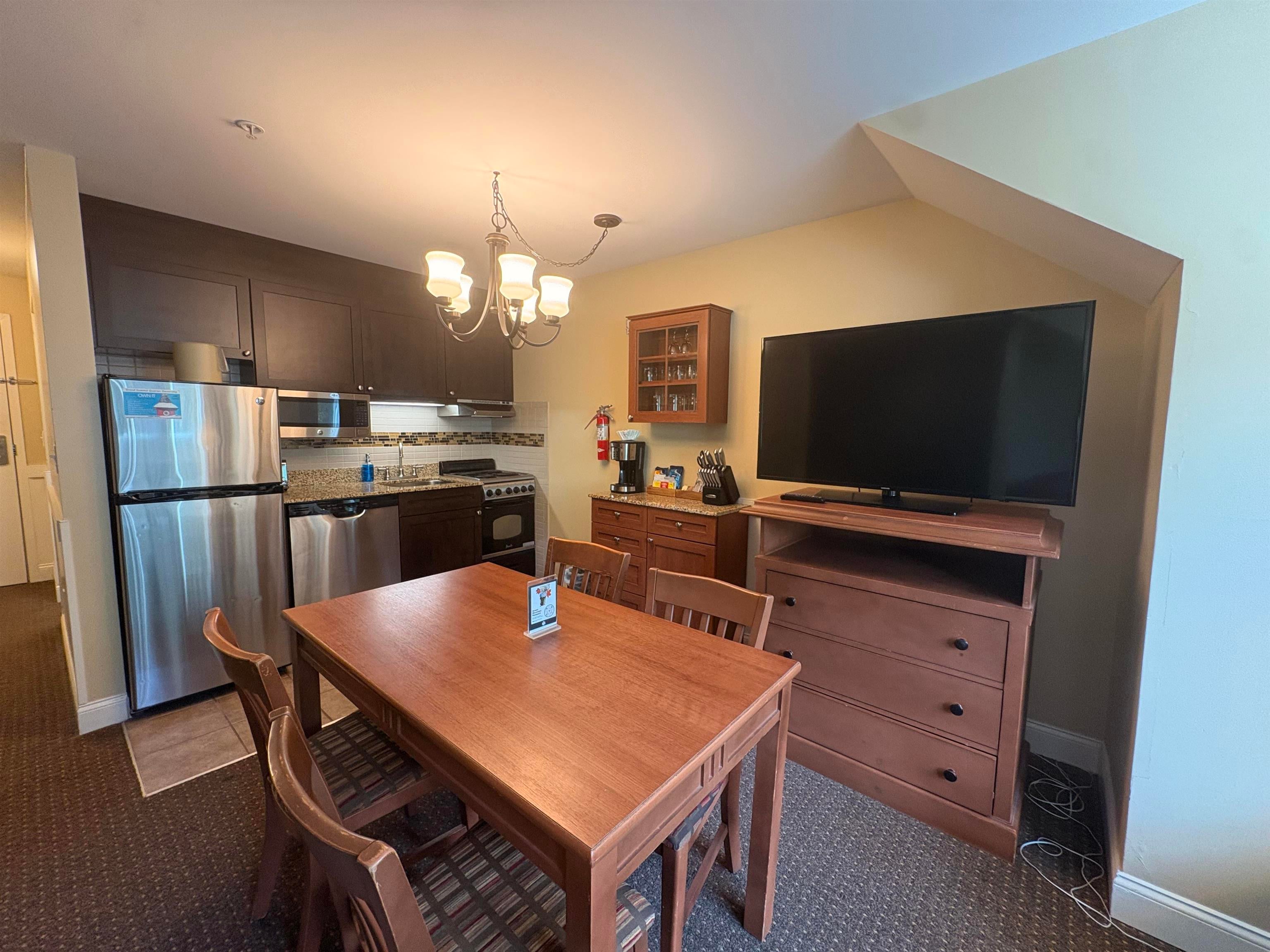 341/43 Qtr.4,89 Grand Summit Way — photo