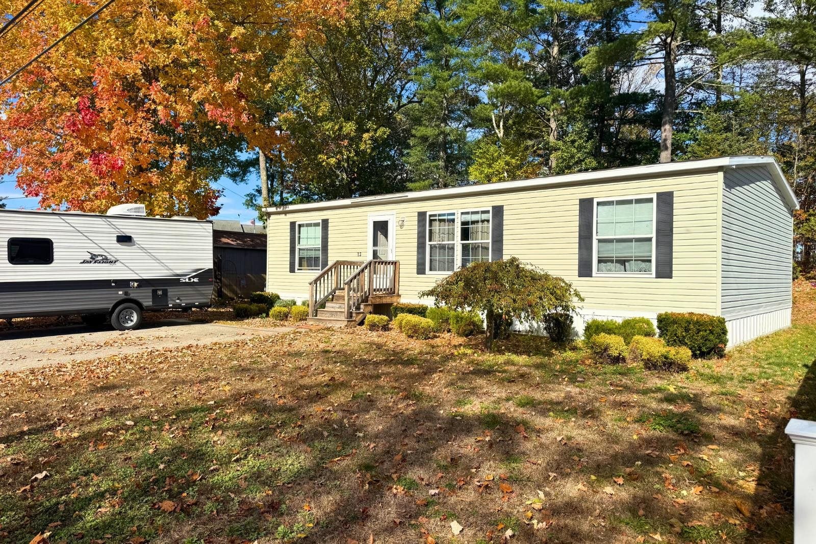 13 Courtesy Avenue — photo