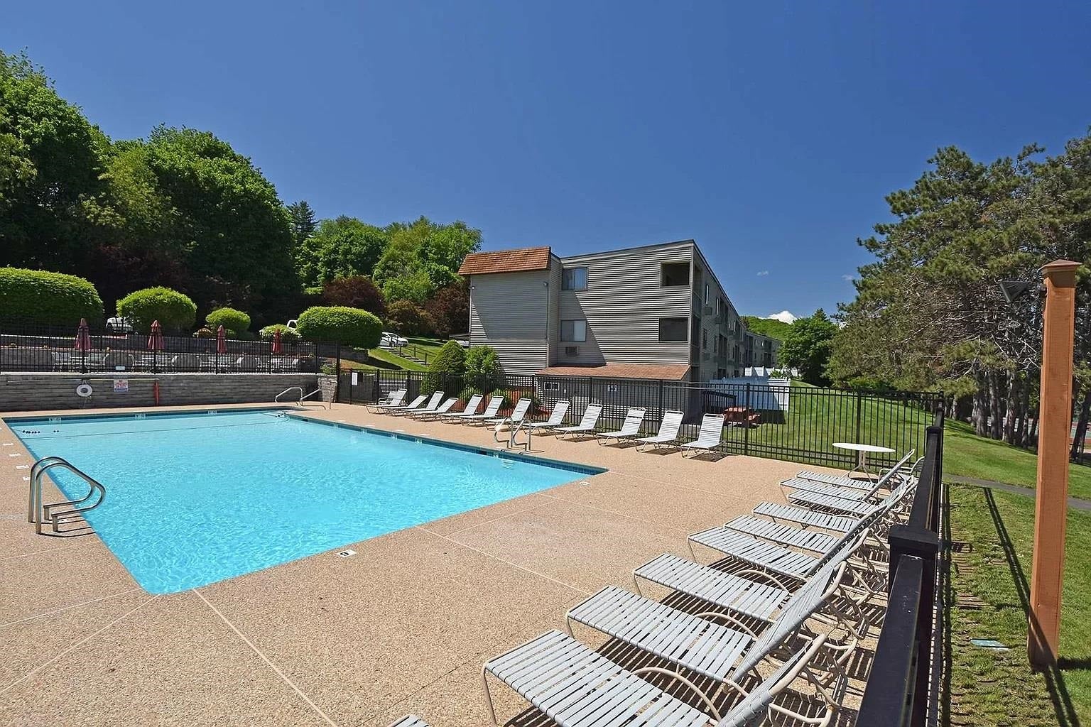 107 Treetop Circle 725 — photo