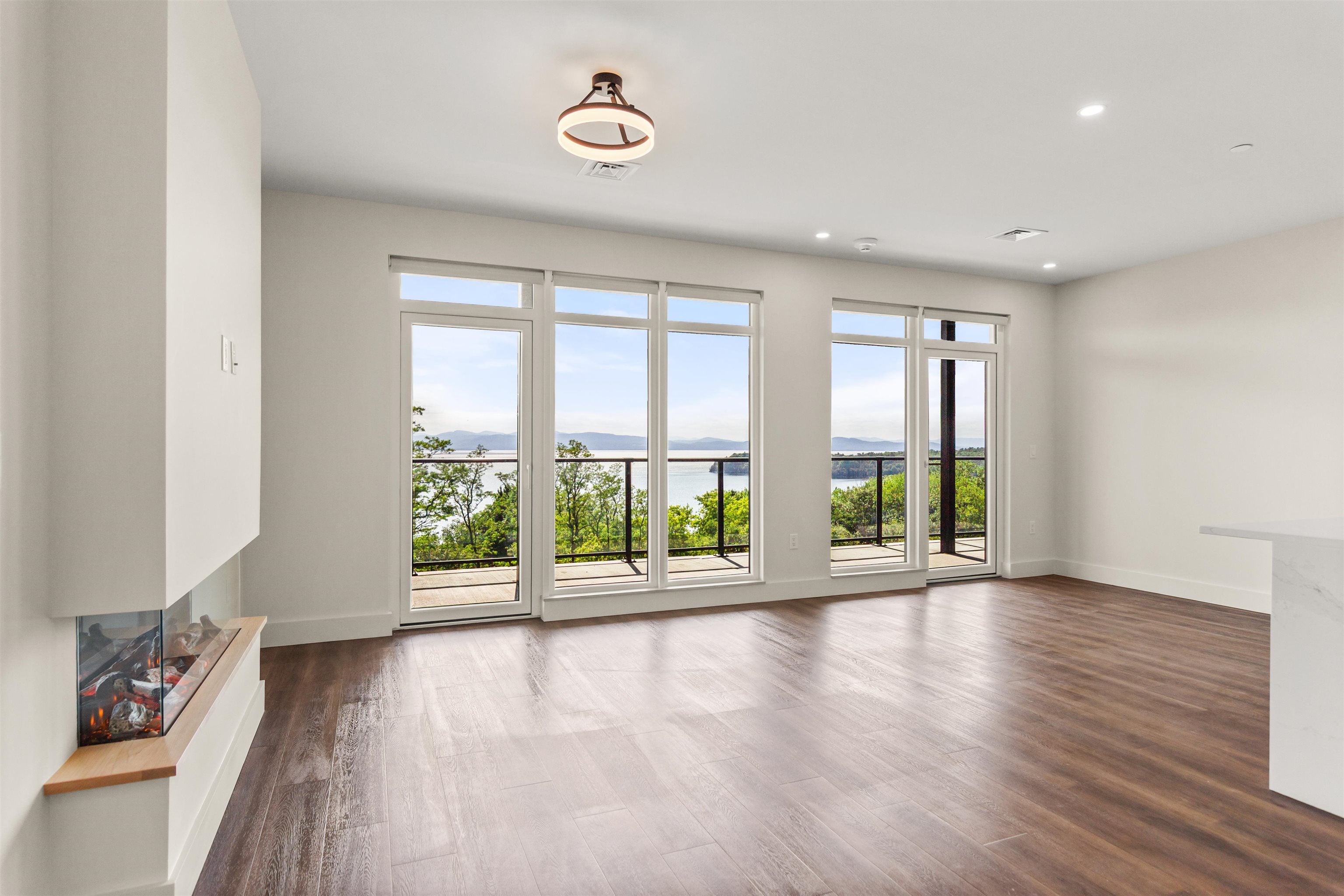 125 Cambrian Way 607 — photo