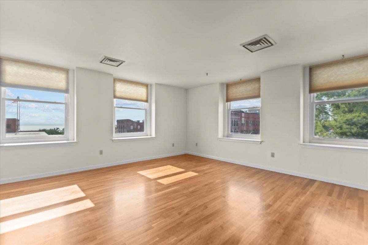 131 Main Street 302 — photo