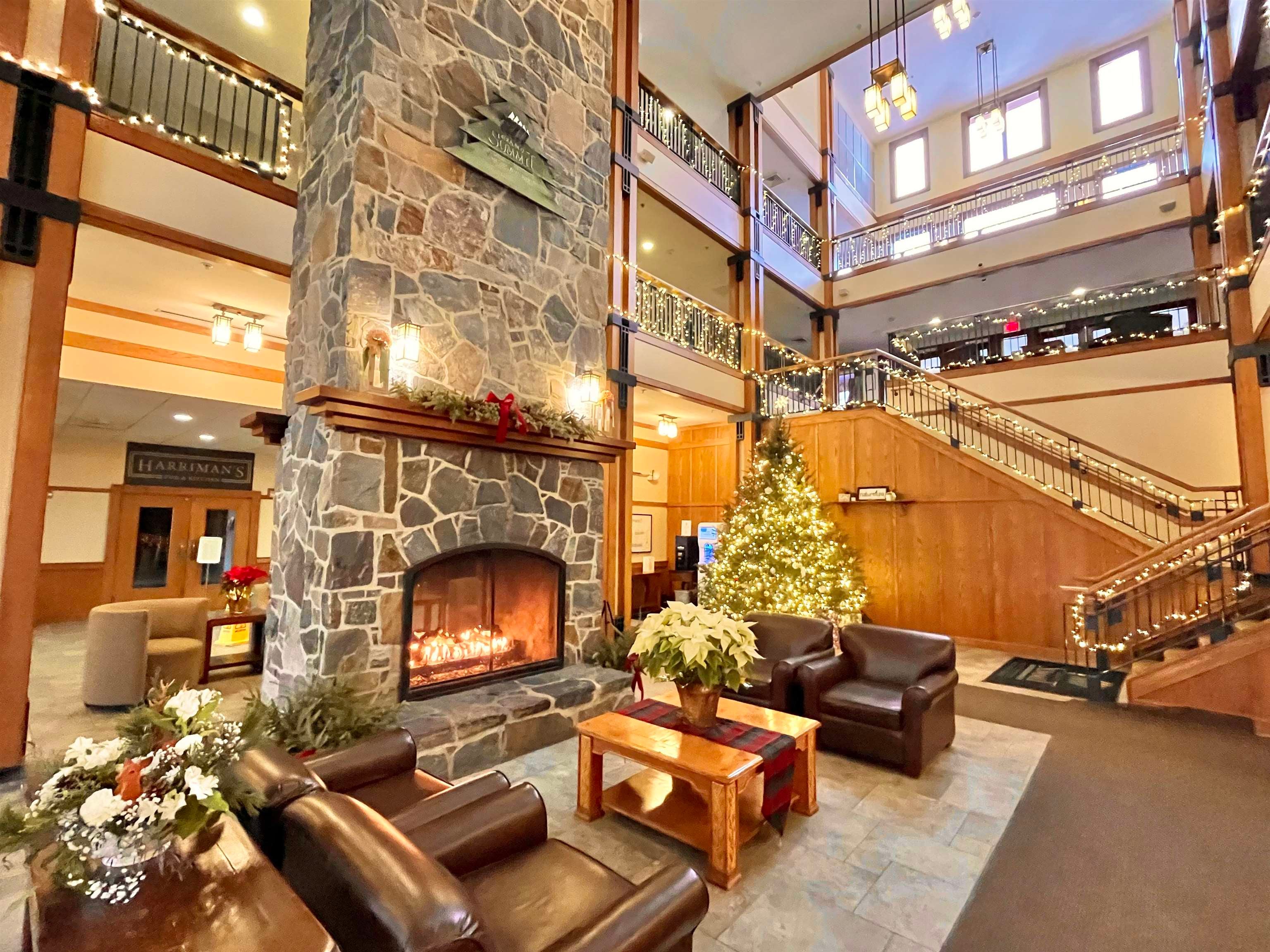 250/252 Q4, 89 Grand Summit Way 250/252 — photo