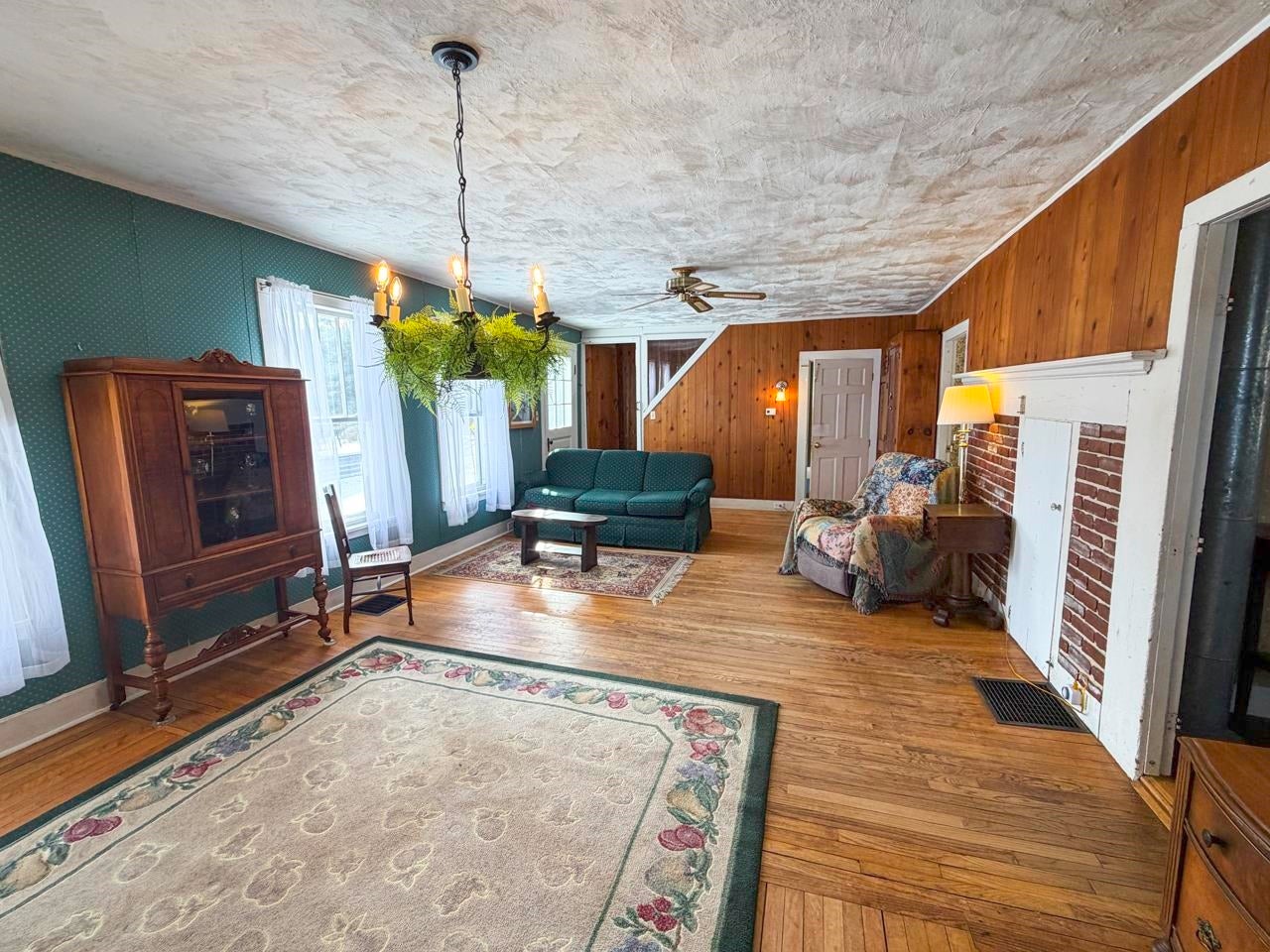 2443 Route 100B — photo
