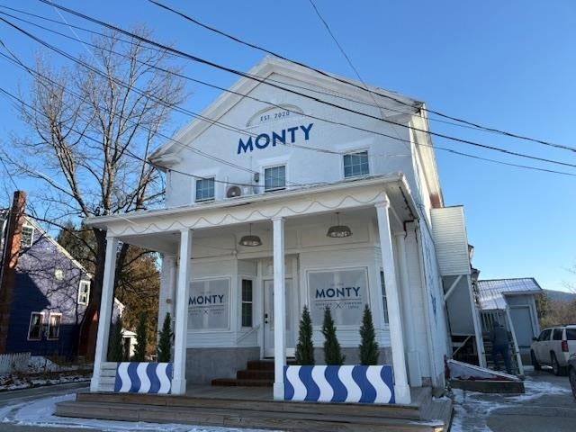 3892 US Route 7 — photo