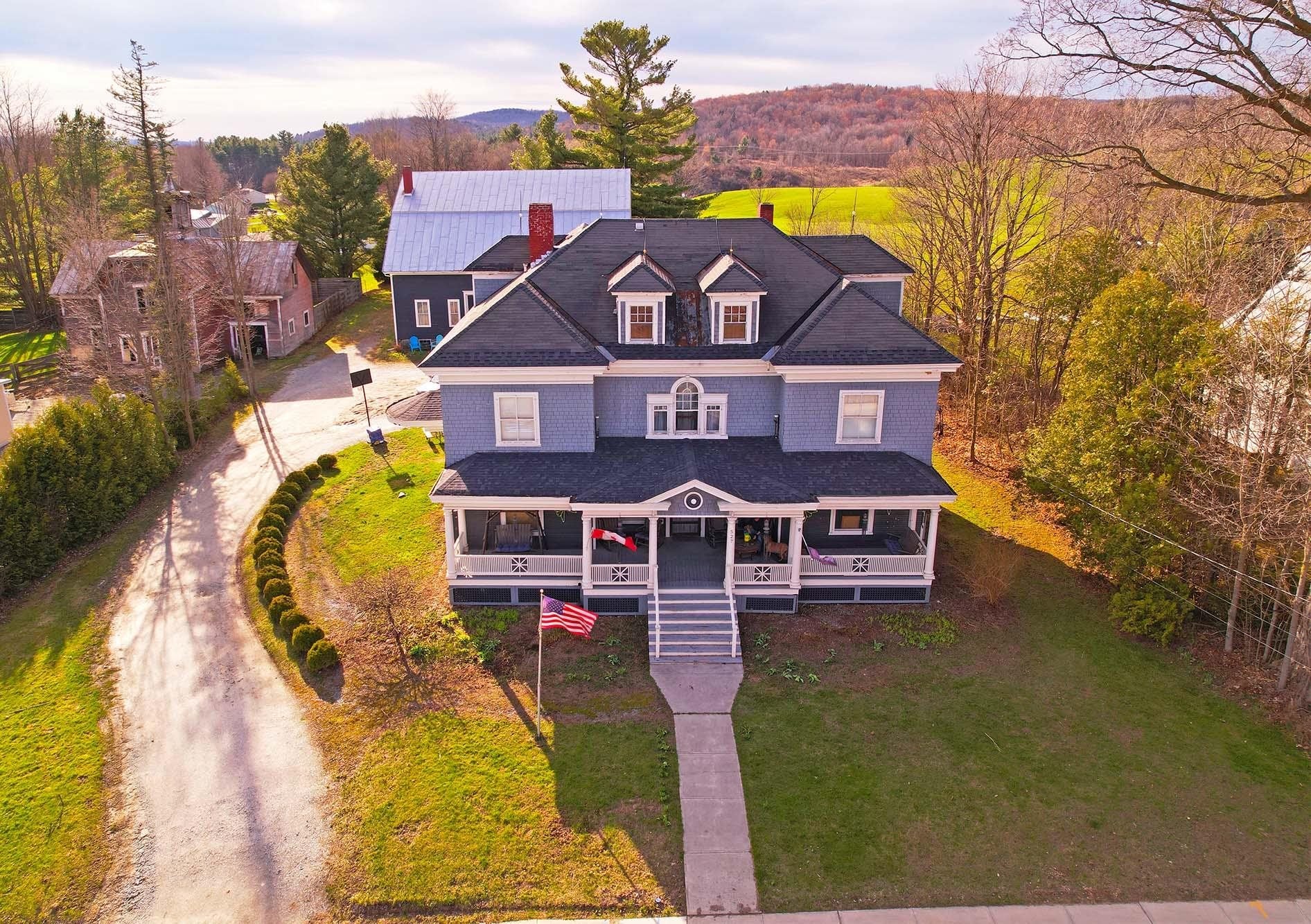 527 Main Street — photo