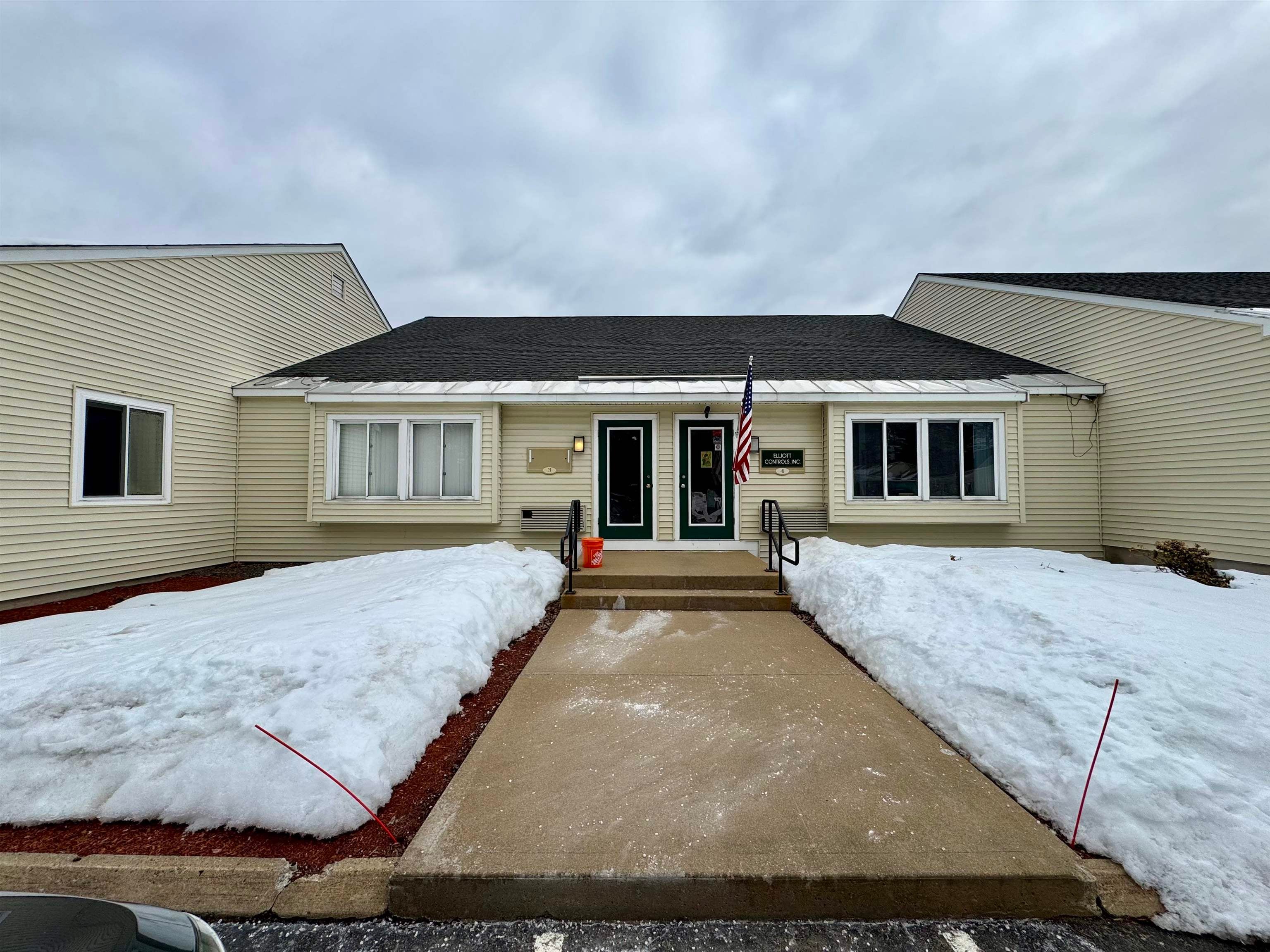 10 Northern Boulevard C-3 — photo