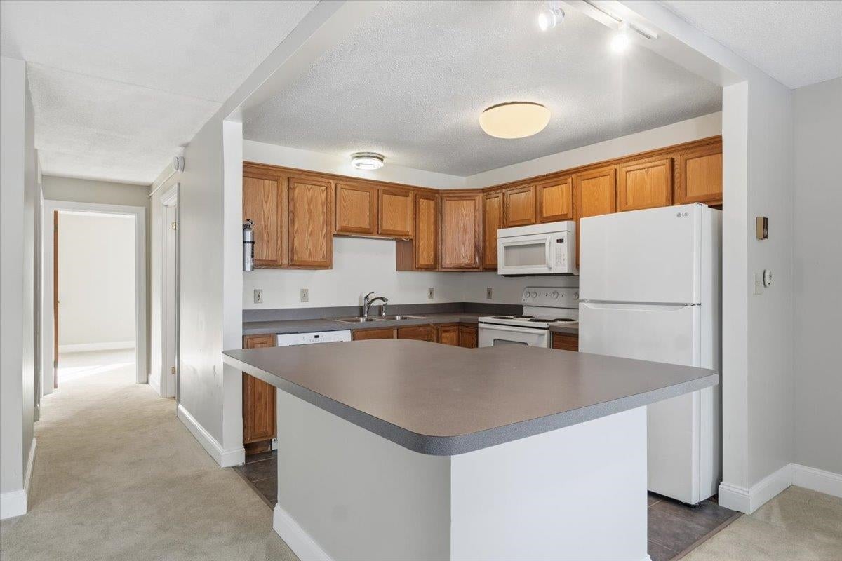 17 Hawthorne Circle — photo