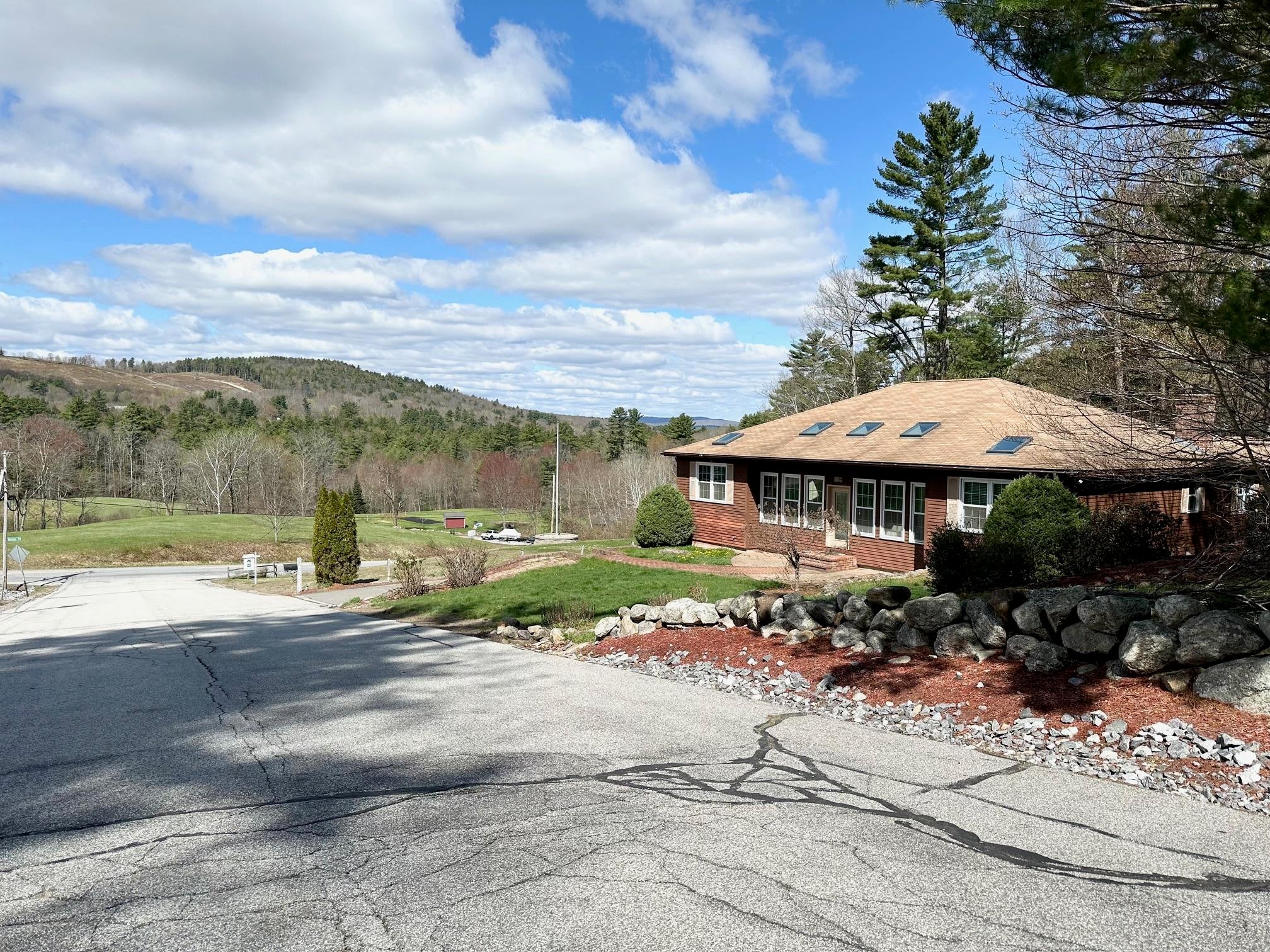 7 Rainbow Drive — photo