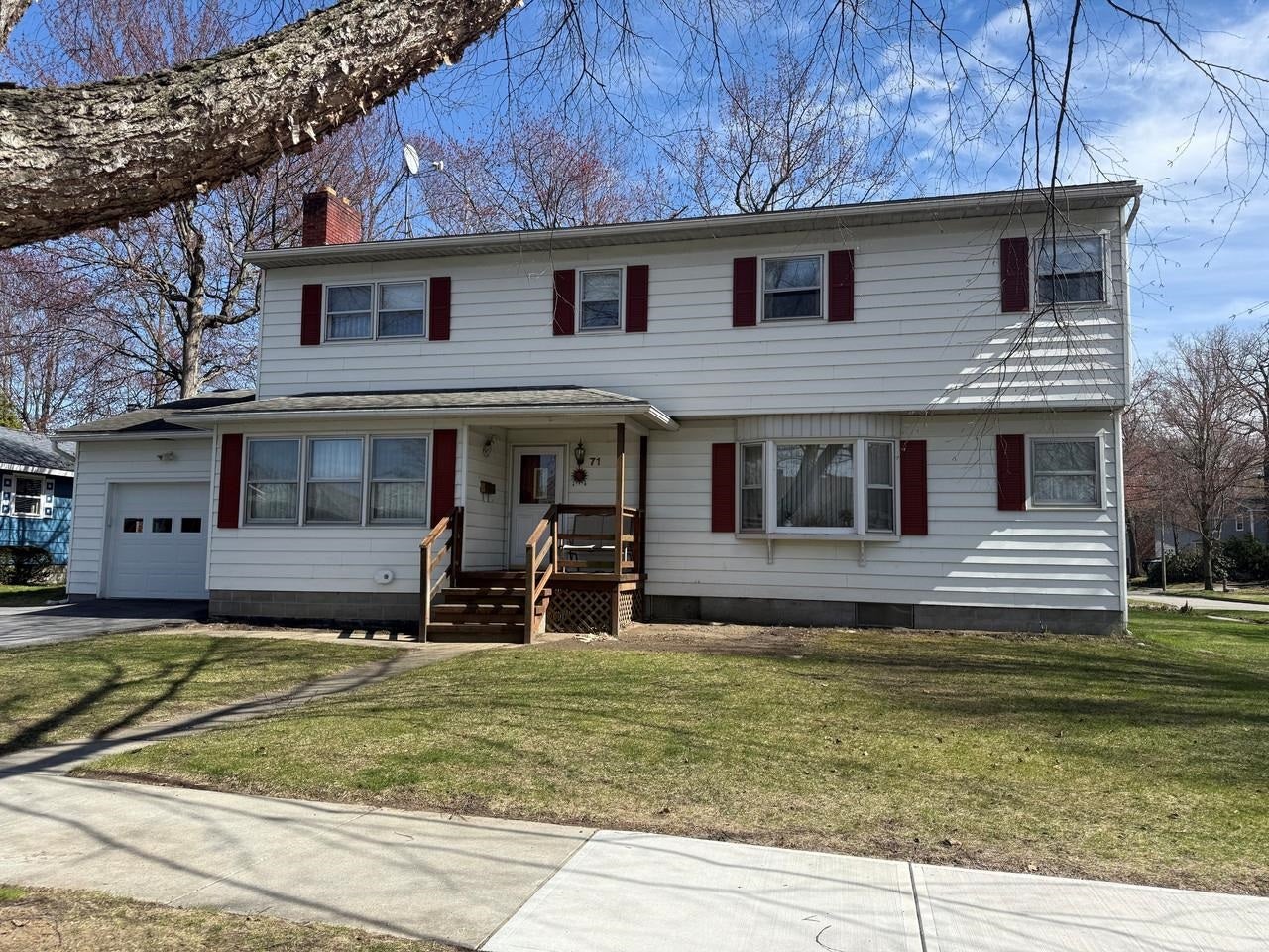 71 Lakewood Parkway — photo