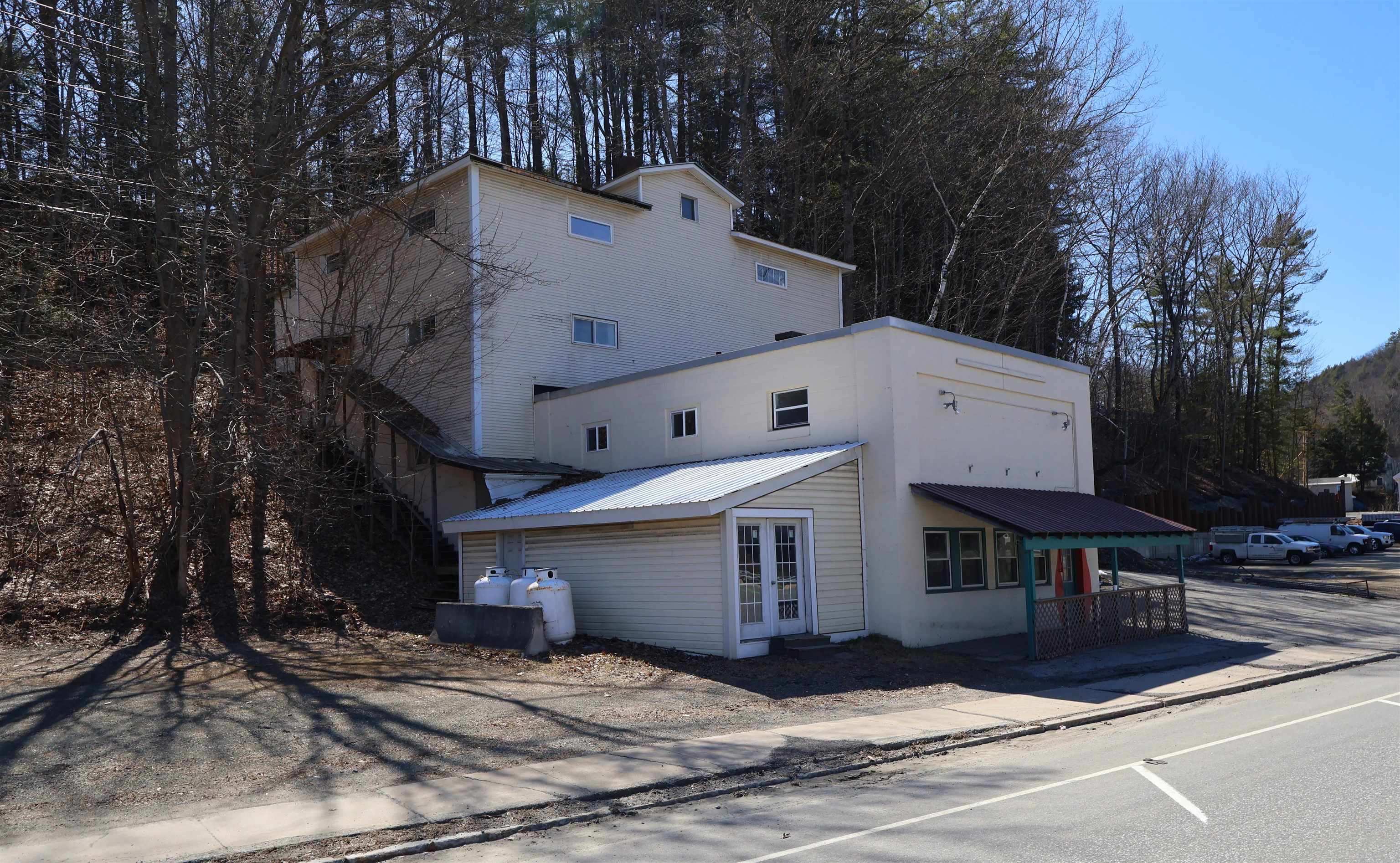 568 North Main Street — photo