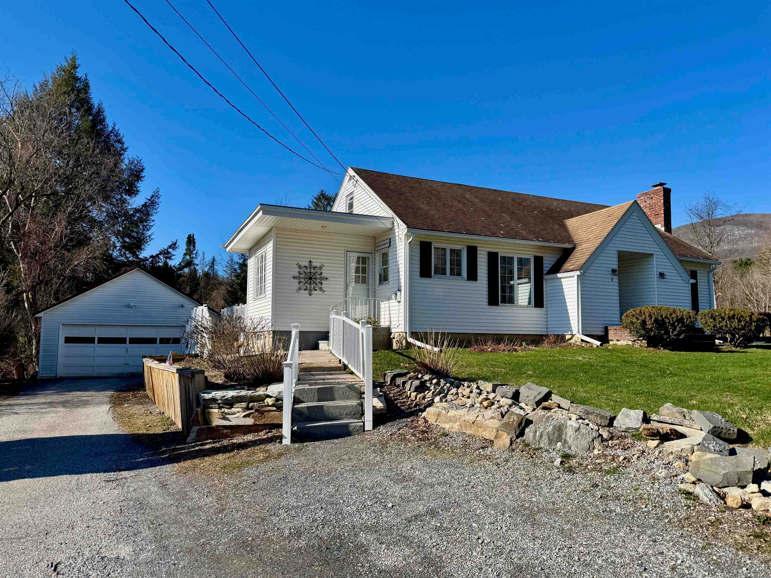 2 Pine Road — photo