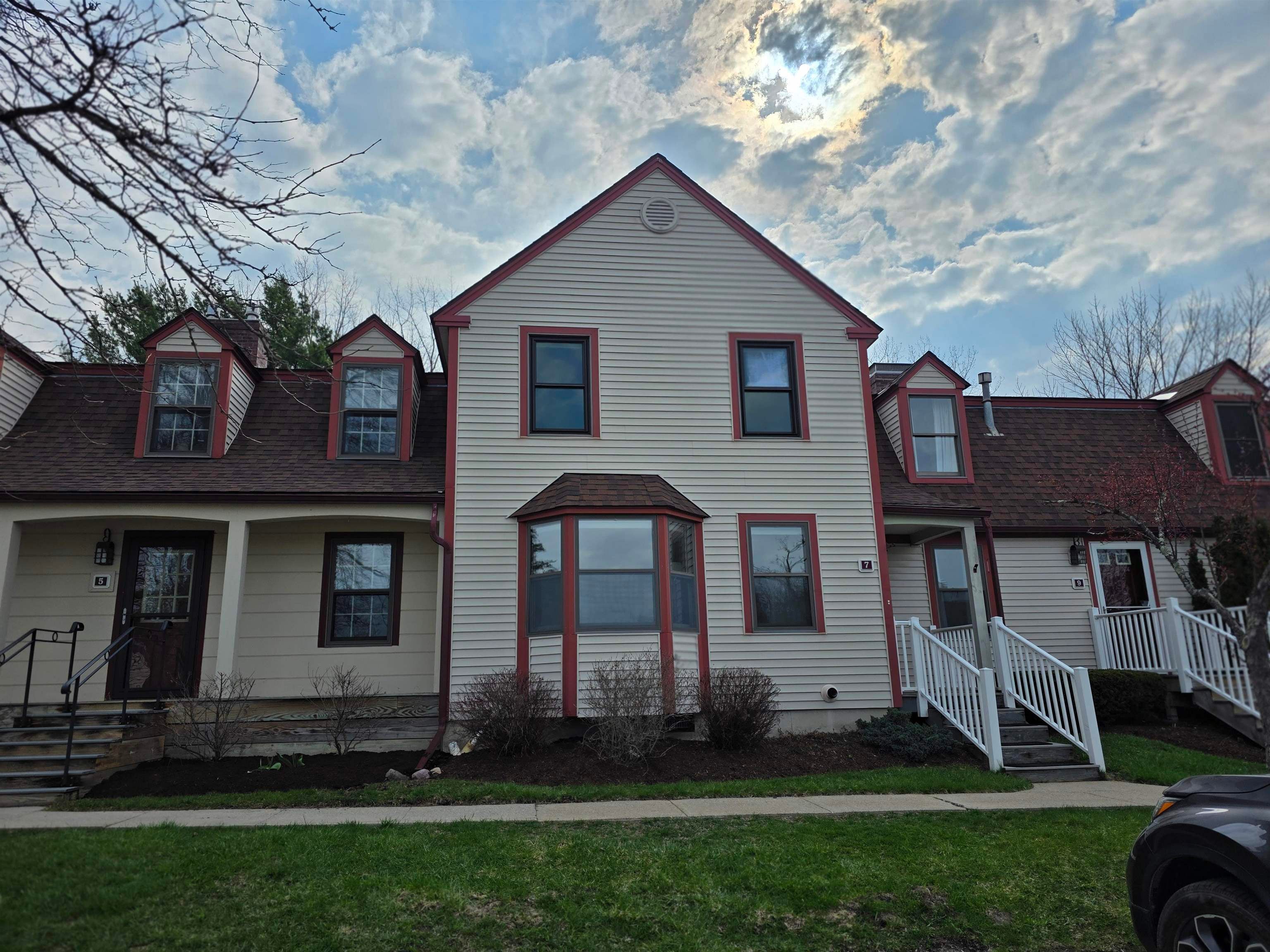 7 Evergreen Lane — photo