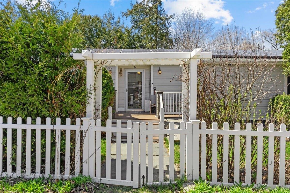 9 Railroad Lane — photo
