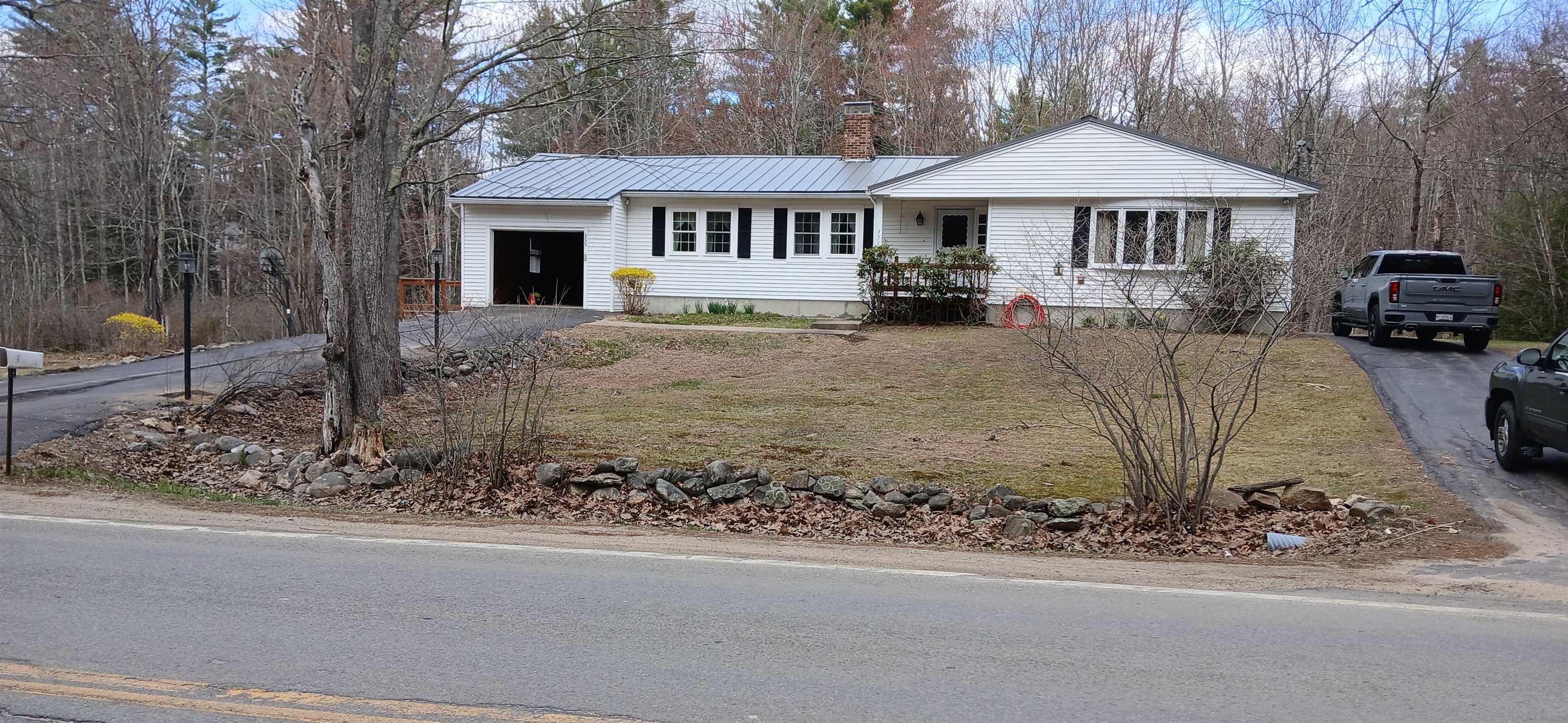 335 Chestnut Hill Road — photo
