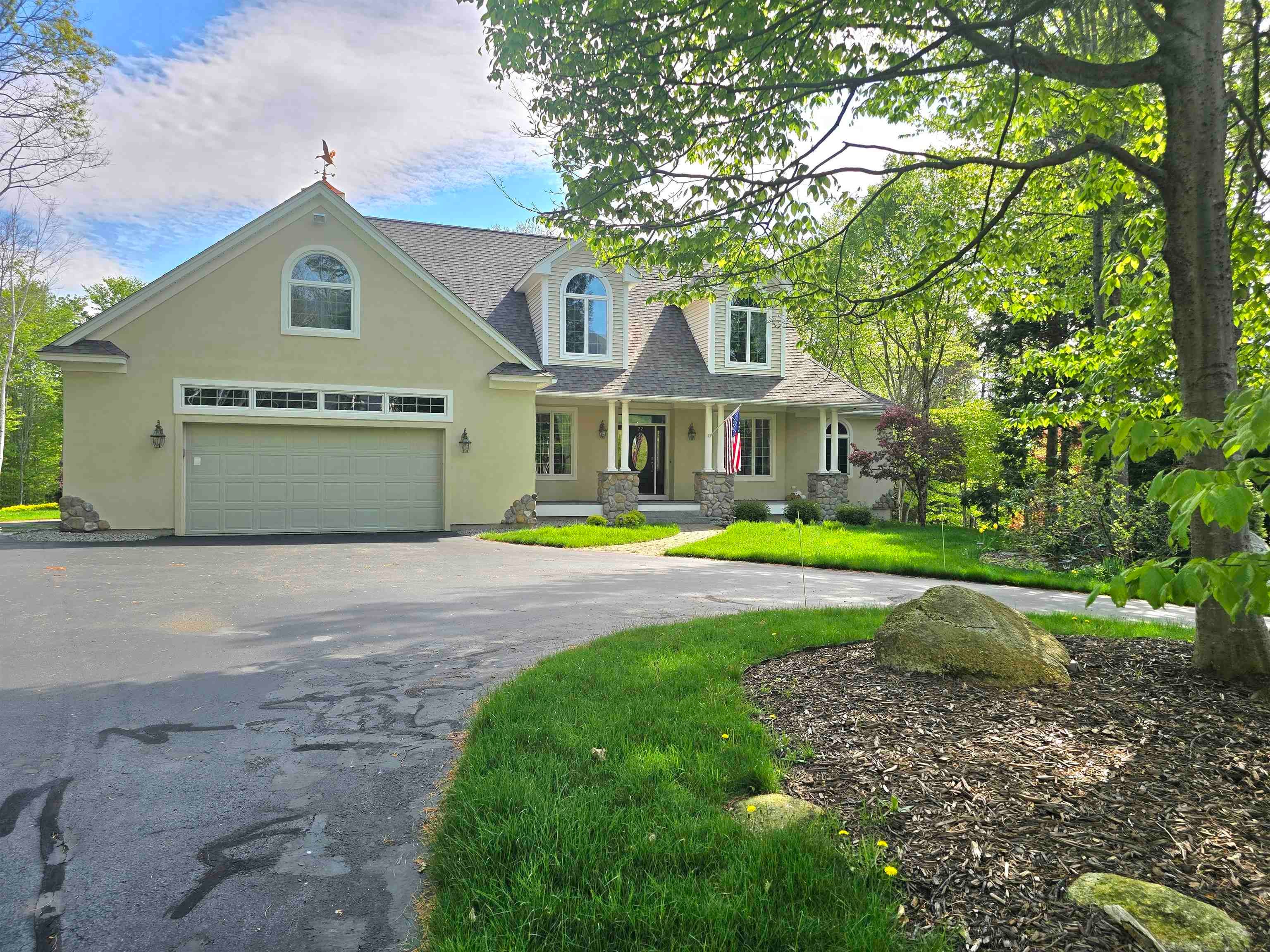 22 & 12 Moat Lane — photo