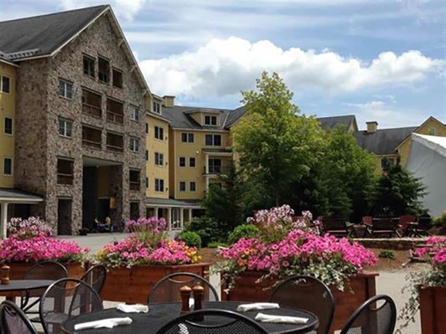 335/337 Qtr. I V Jackson Gore Inn — photo