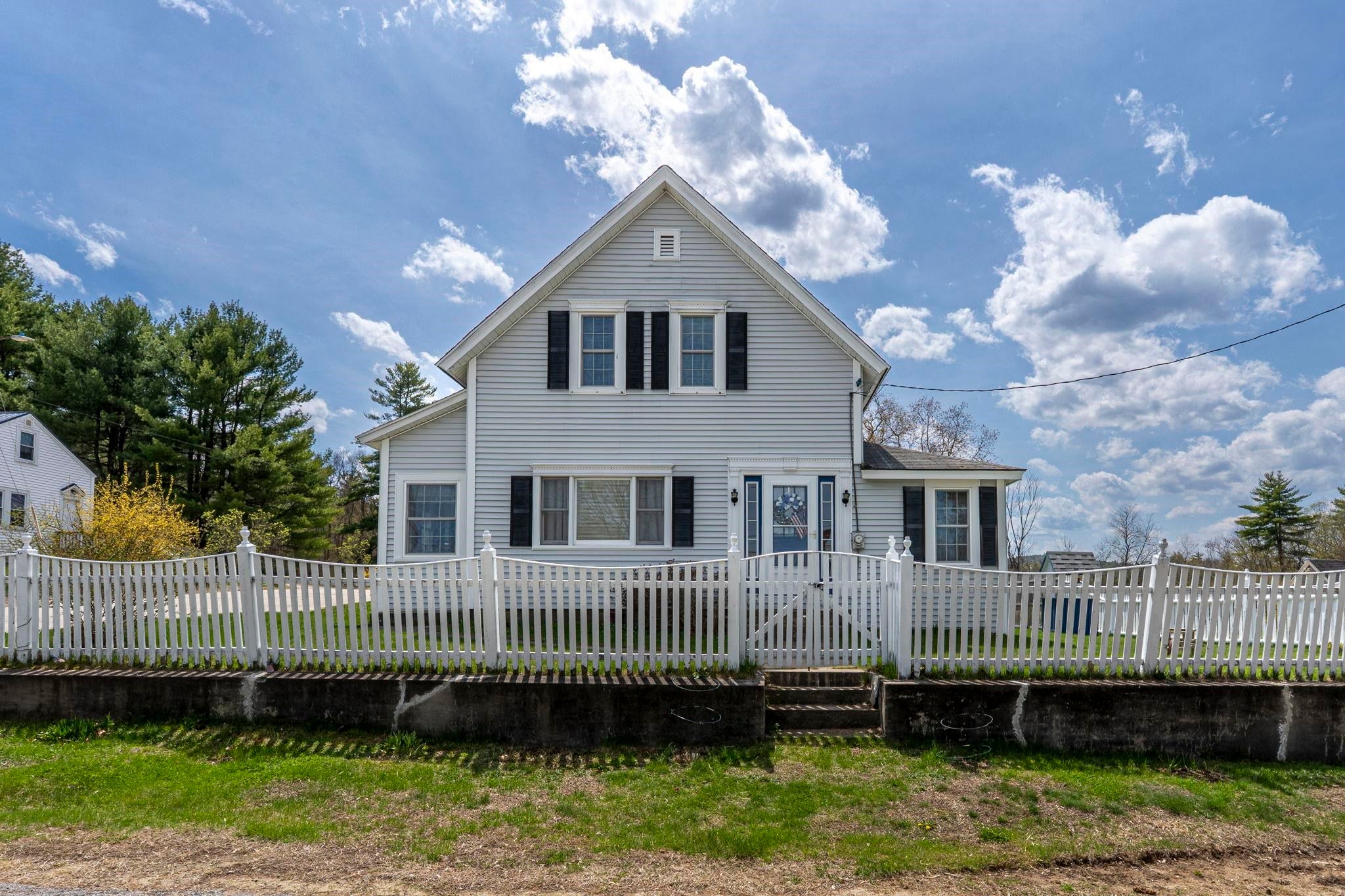 16 Montgomery Drive — photo