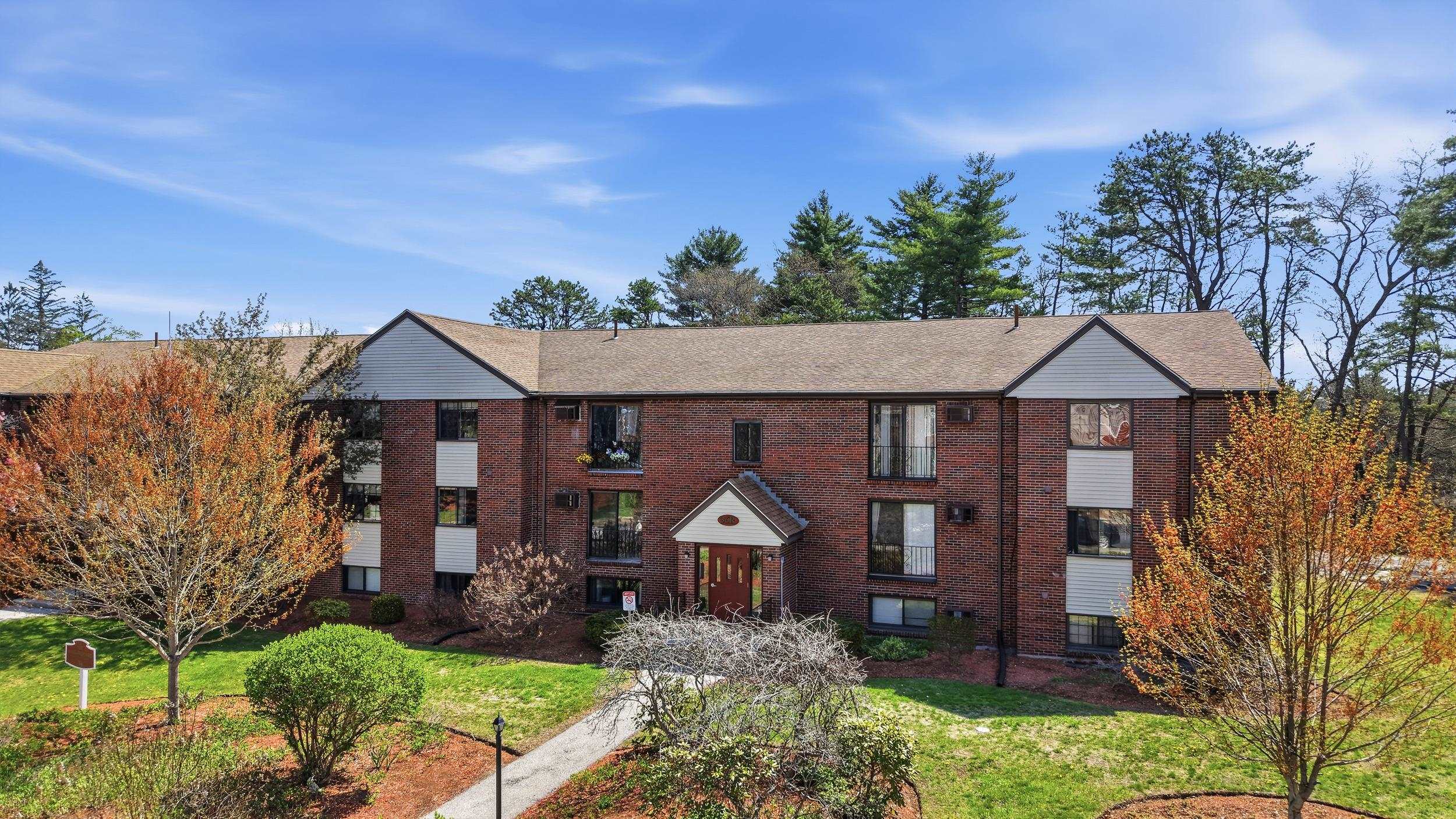 36 English Village Road 102 — photo