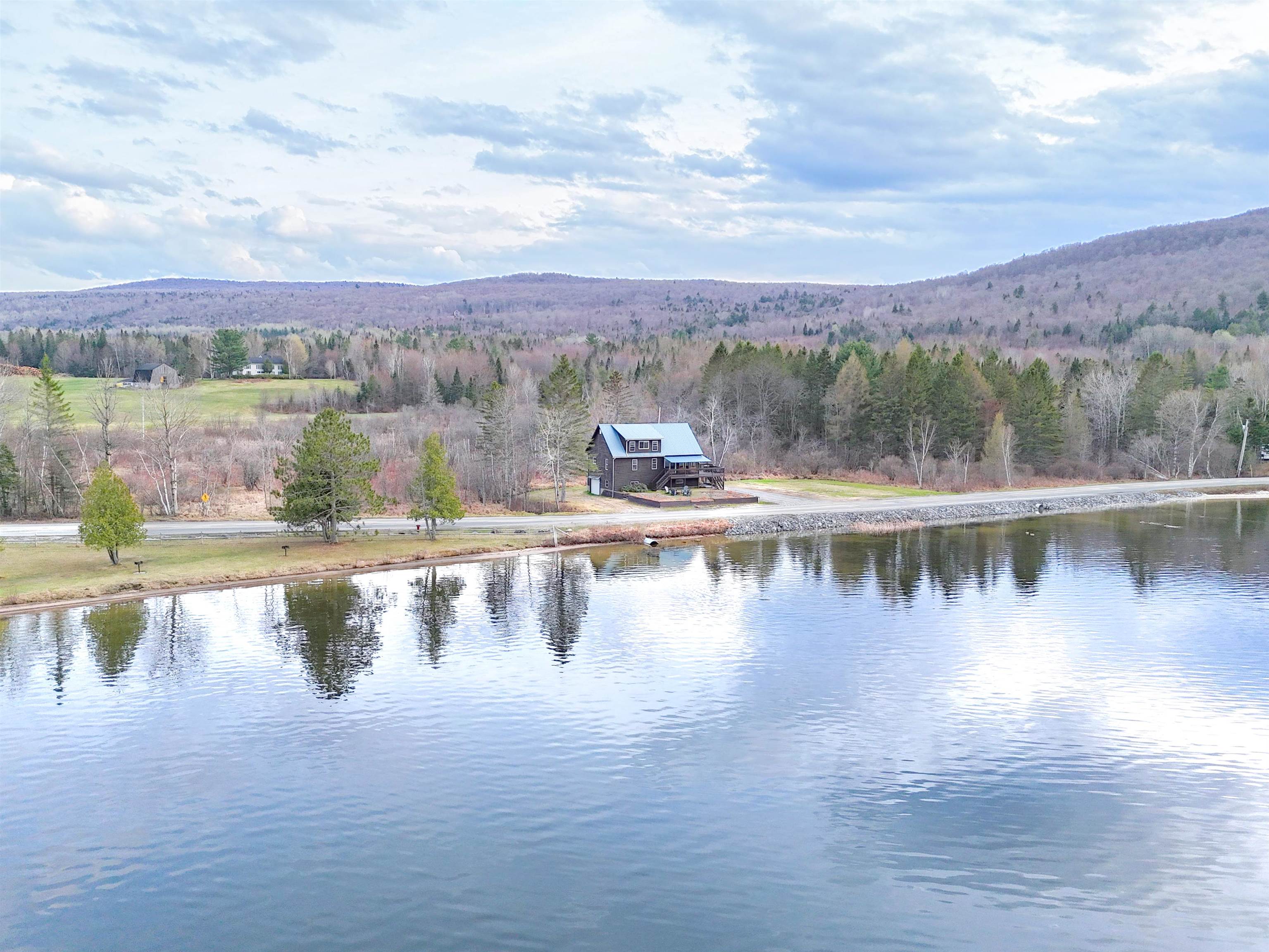 324 Lakeshore Drive — photo