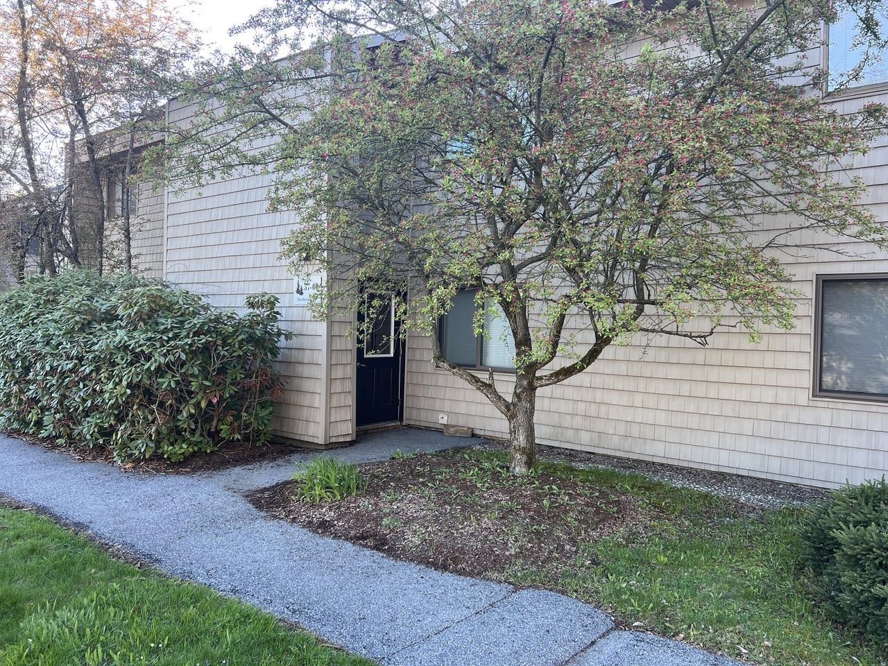 59 Hawthorne Circle — photo