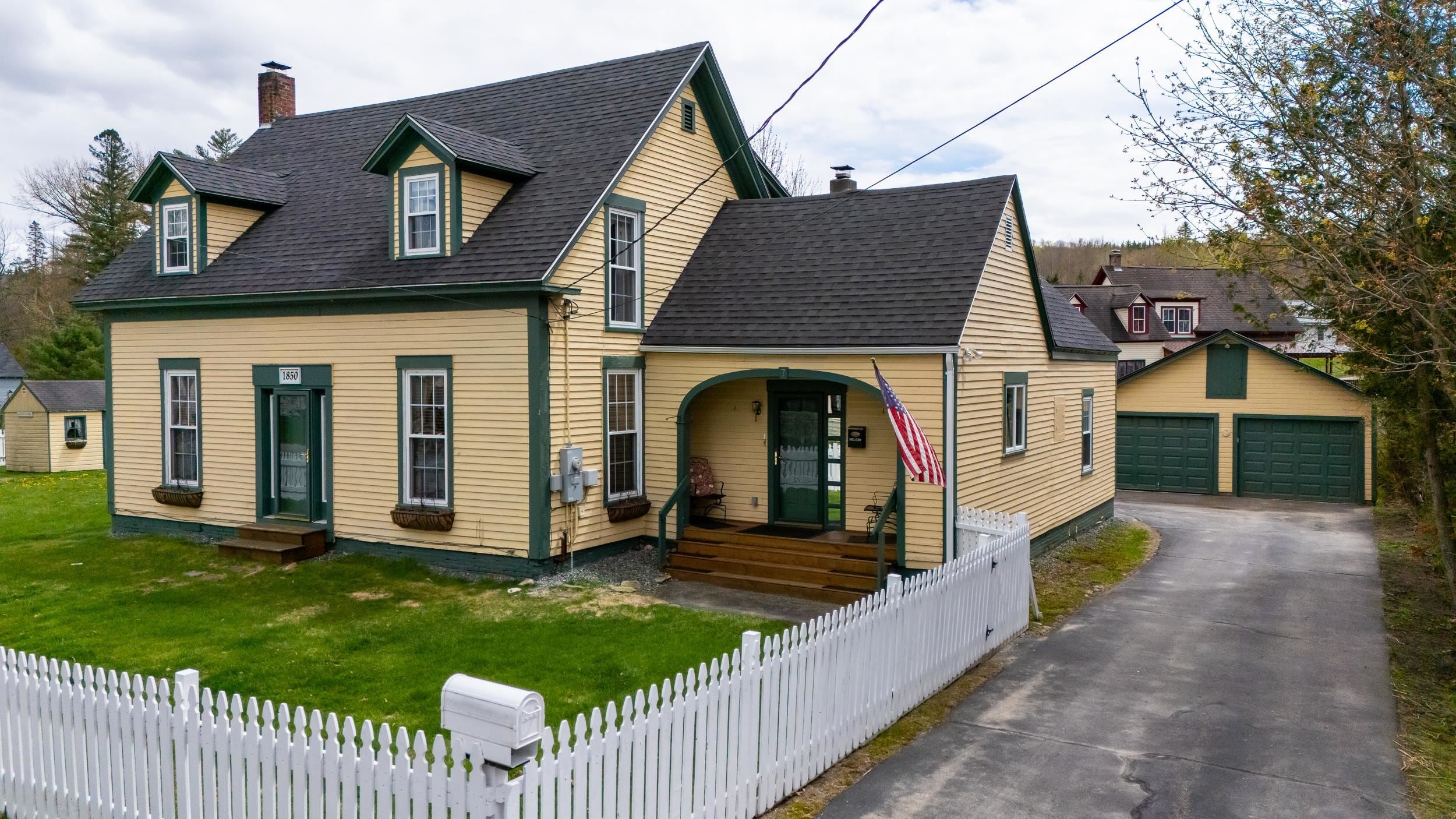 7 Pleasant Street — photo