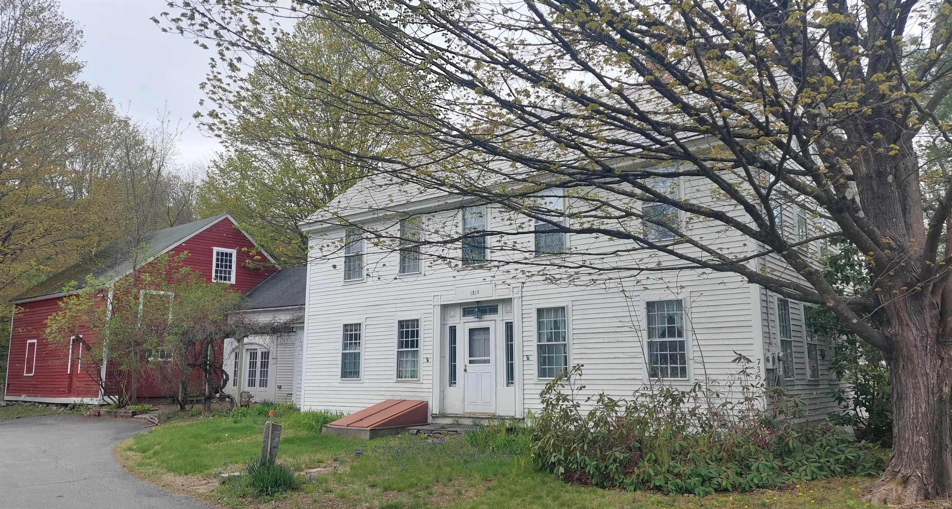 735 Main Street — photo