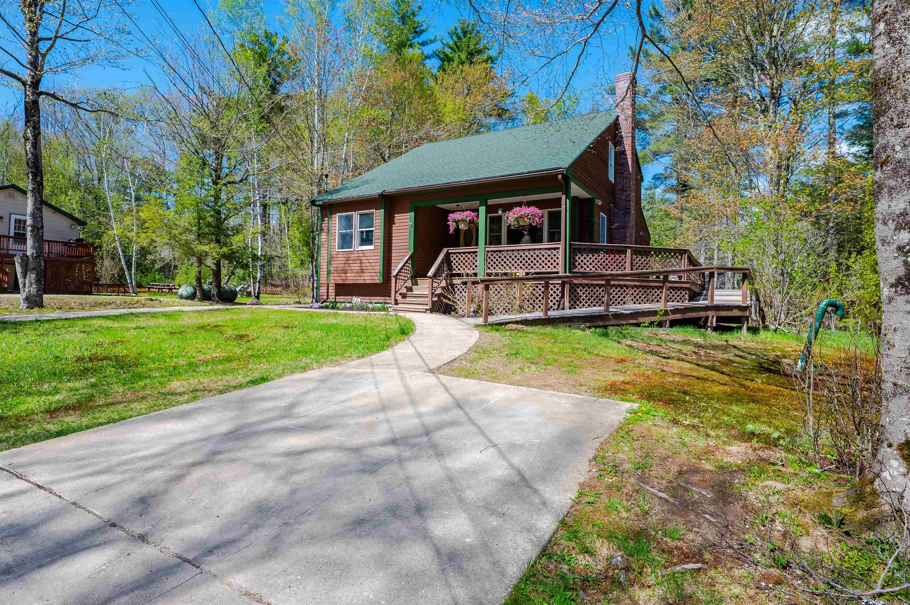 21 Elaine Road — photo