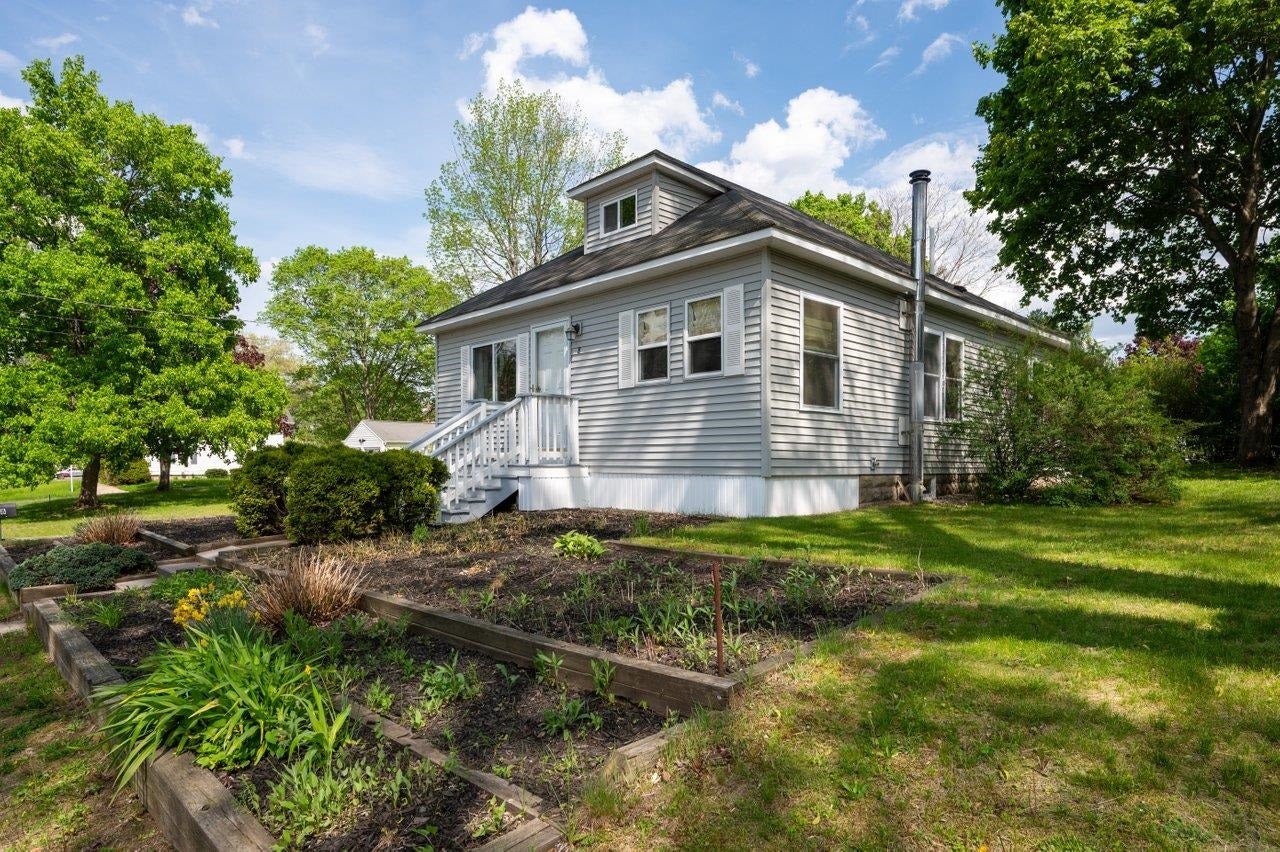 8 Harding St, Rochester NH 03867