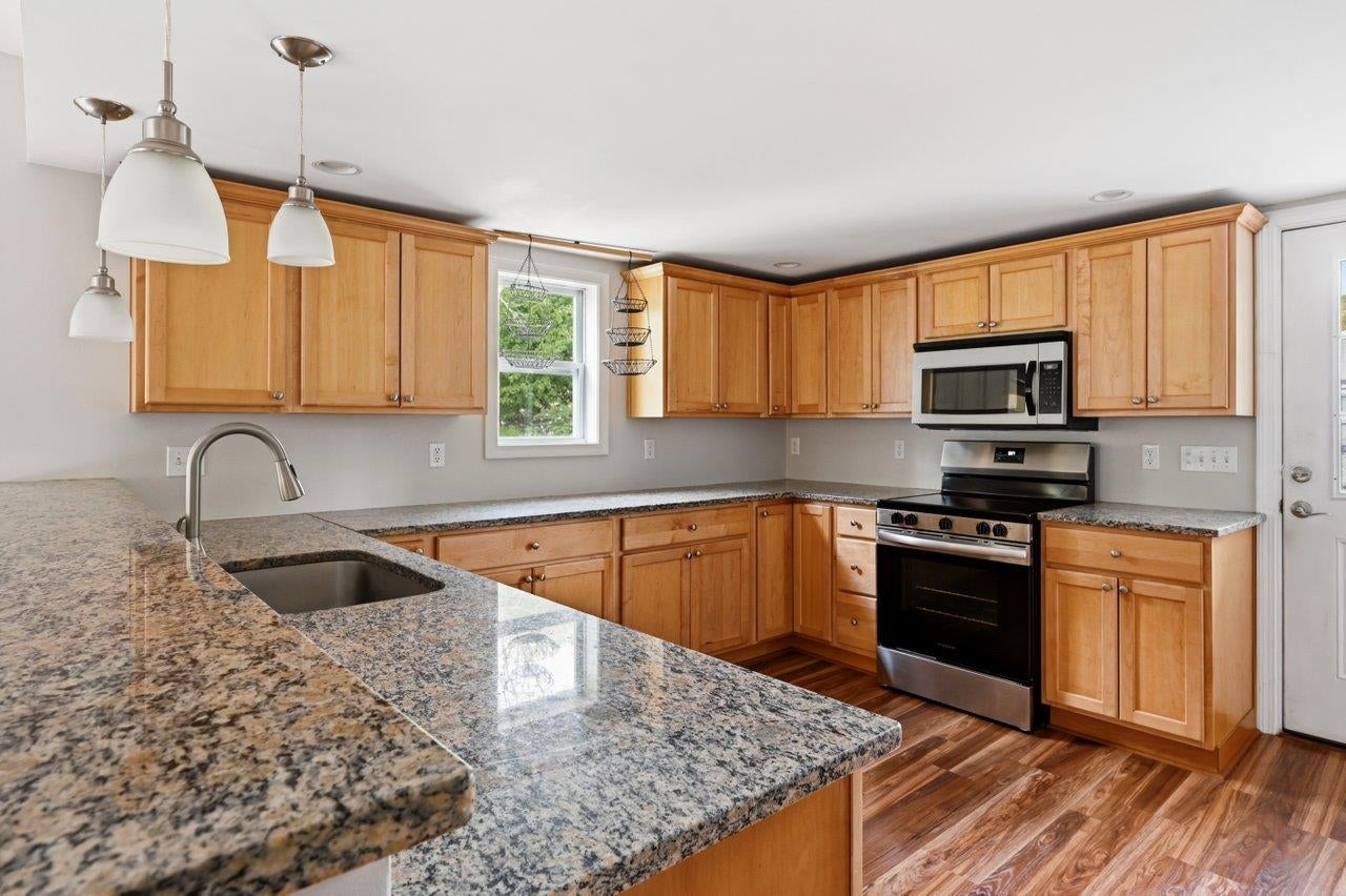 8 Harding St, Rochester NH 03867 — photo 2