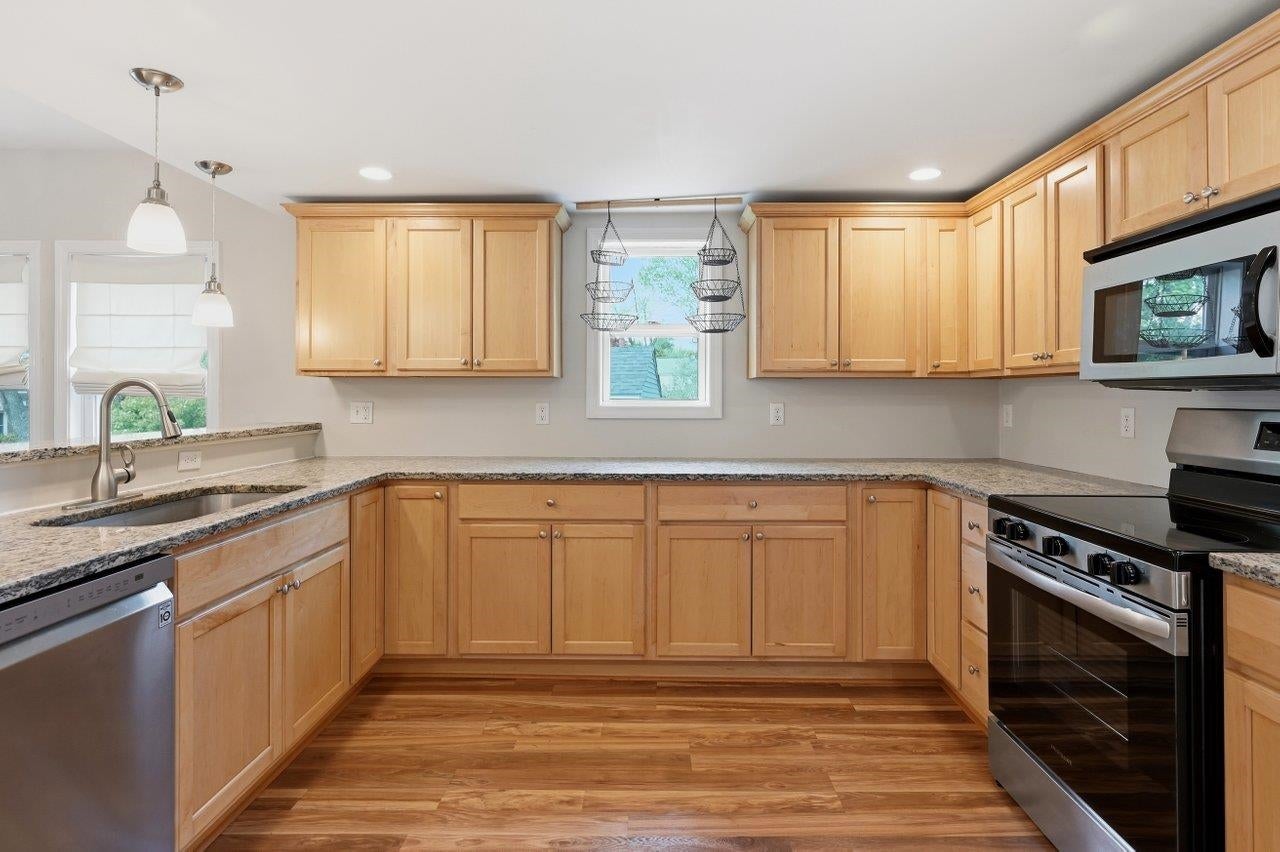 8 Harding St, Rochester NH 03867 — photo 3