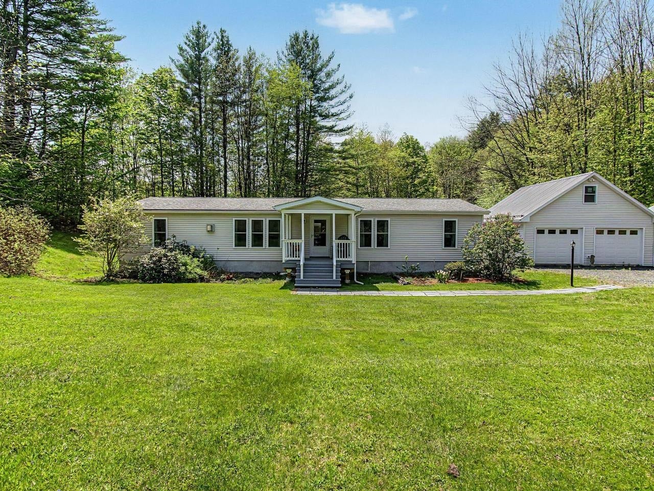 135 Duxfarm Estates — photo