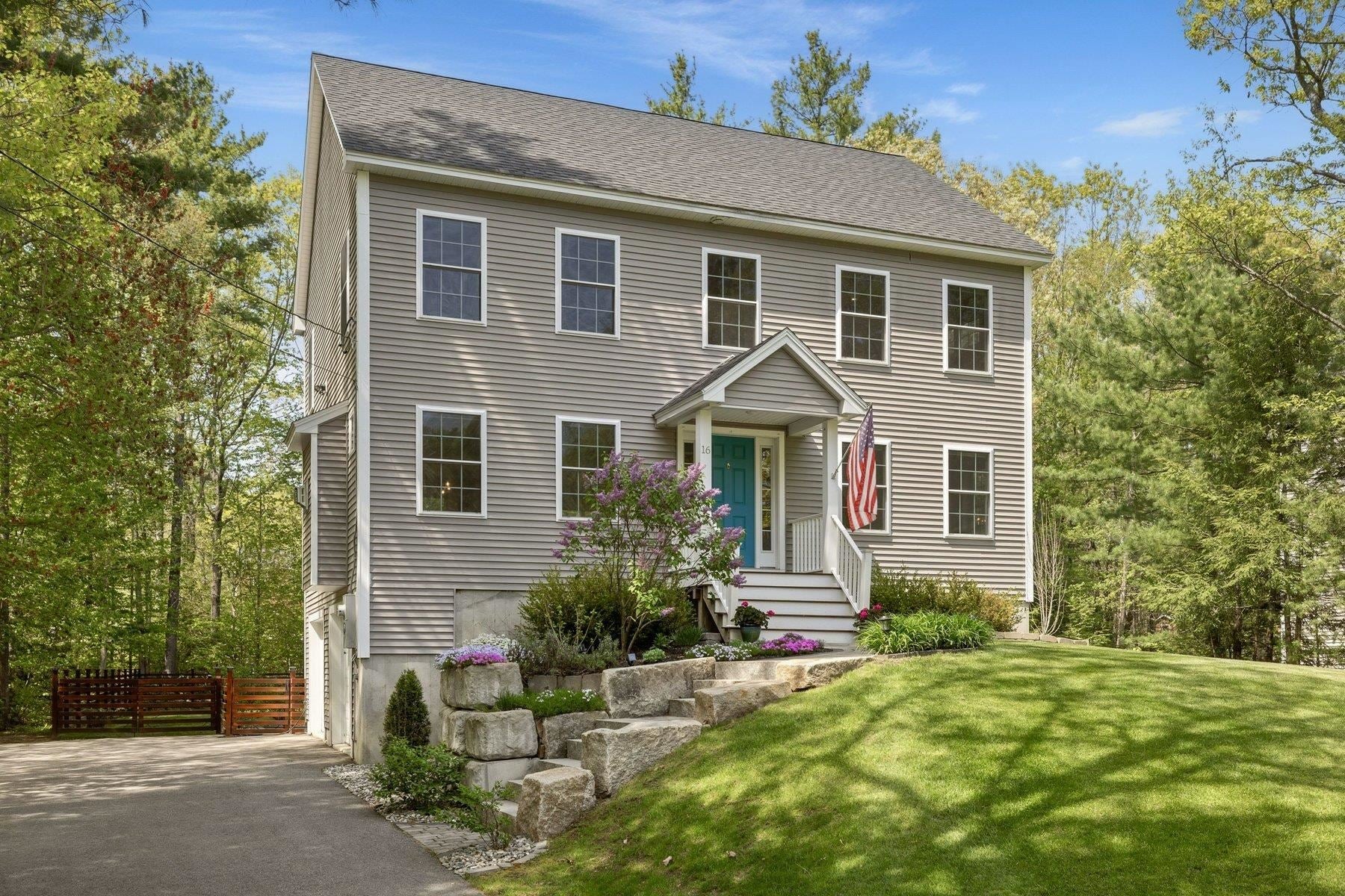 16 Bayview Drive — photo