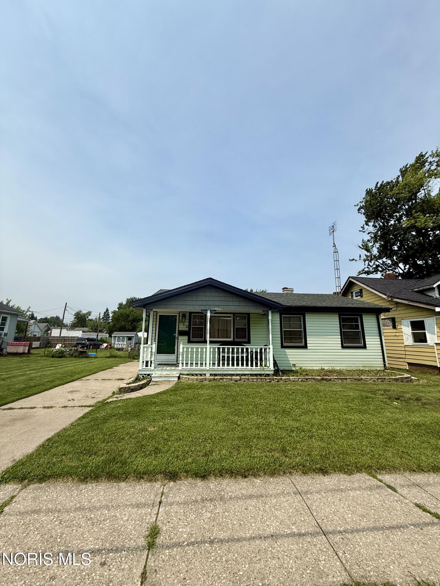 558 Thurston Street — photo