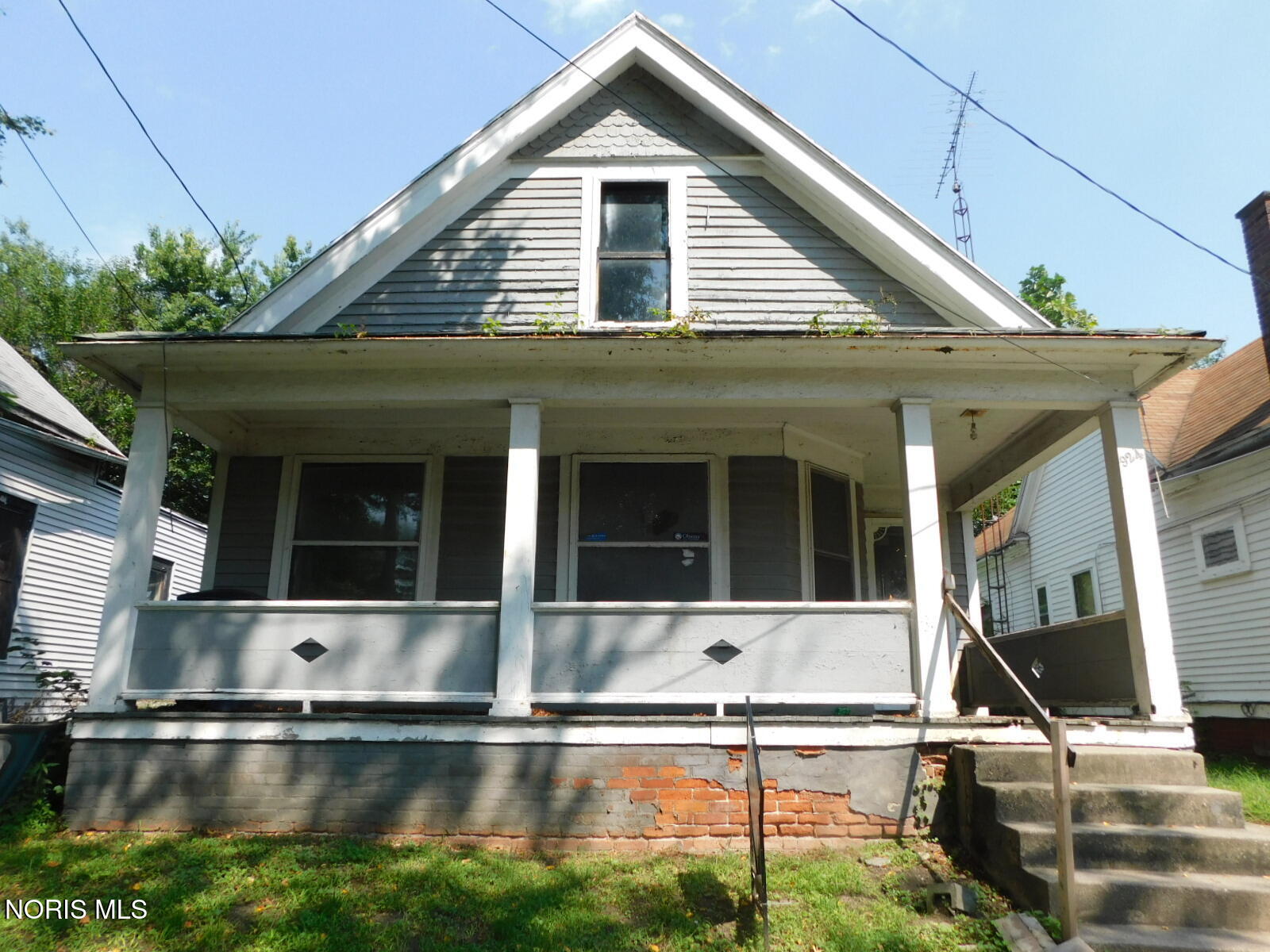 924 Blum Street — photo