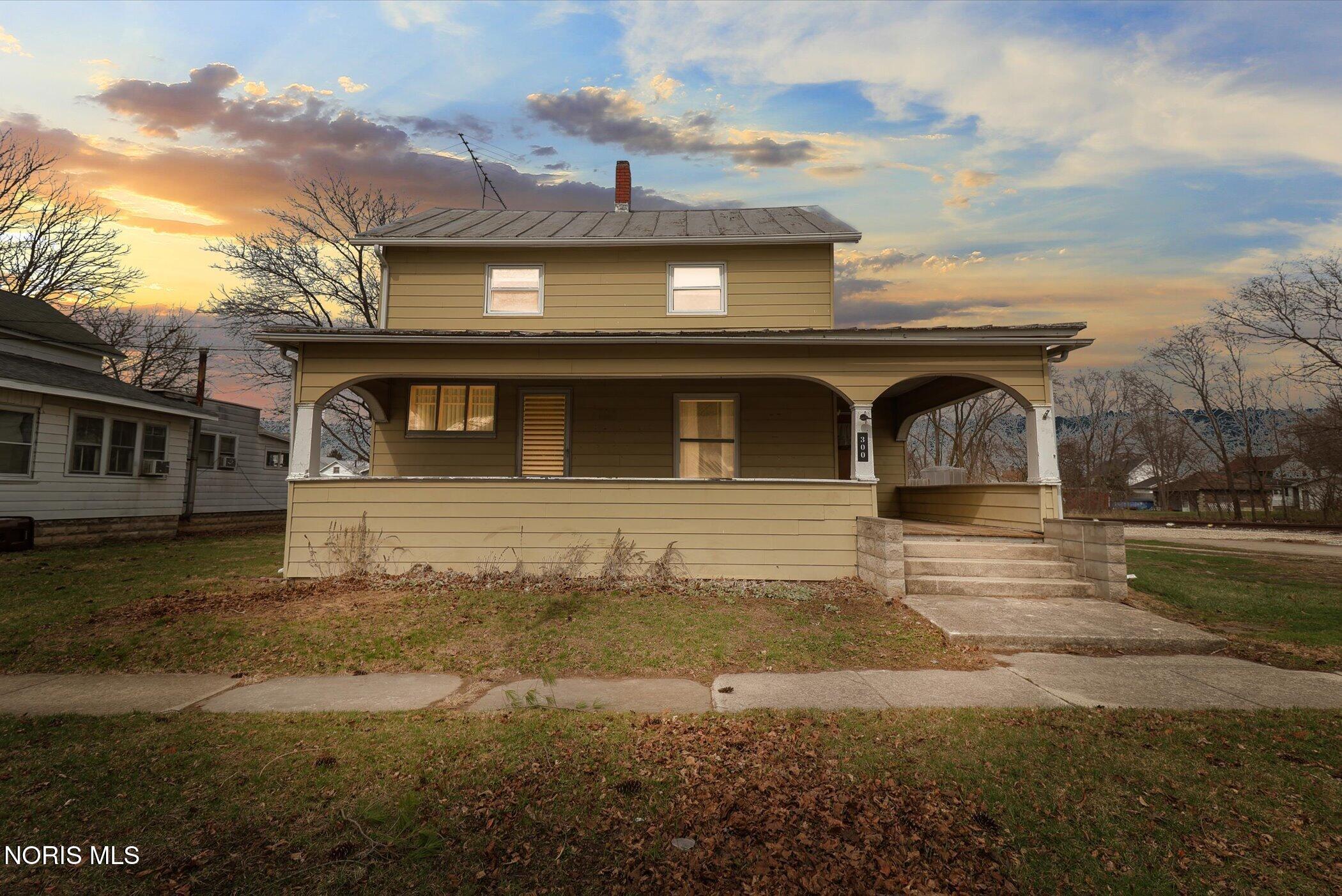 300 W Stevenson Street — photo