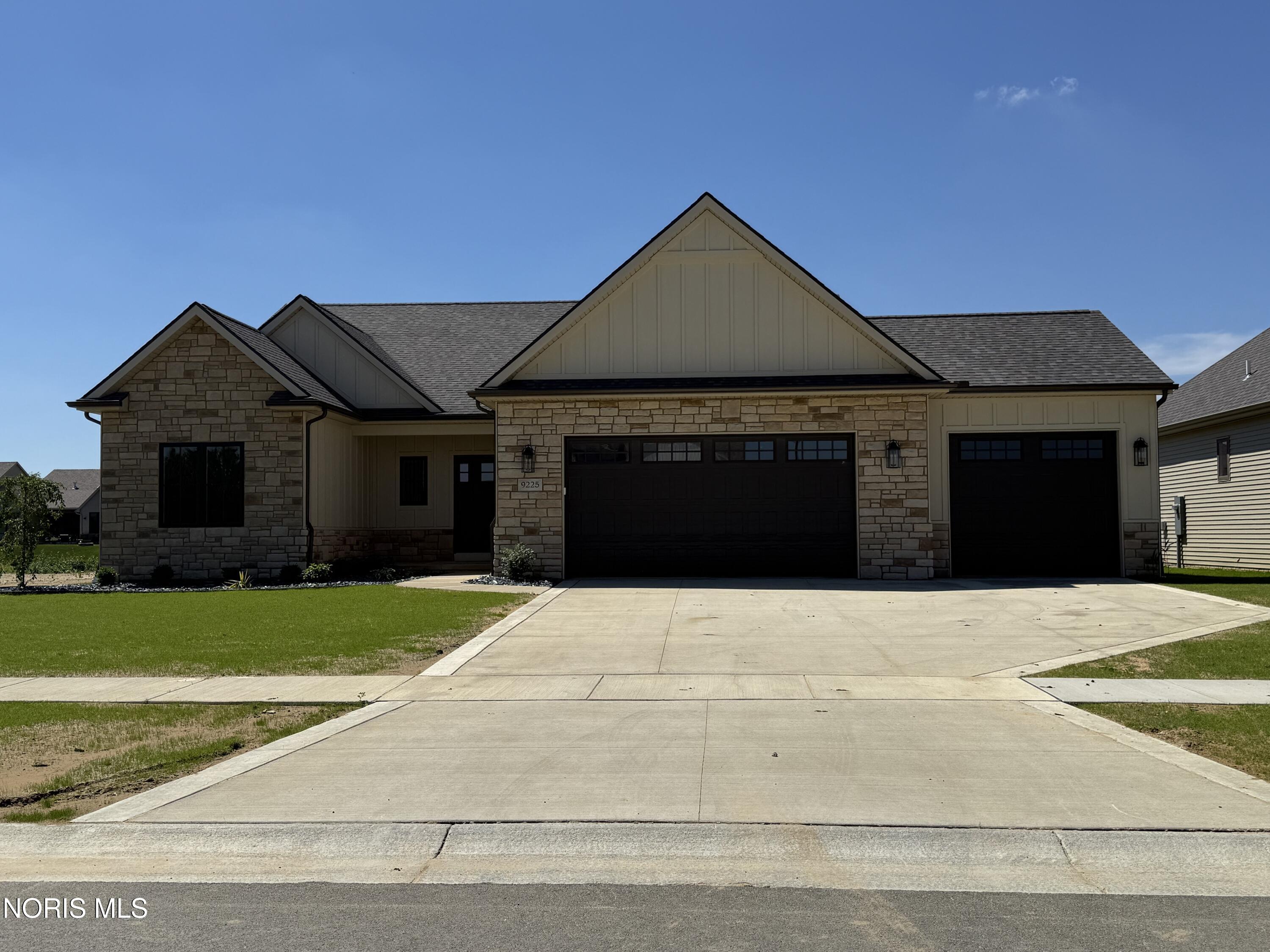 9225 Summer Song Ln — photo