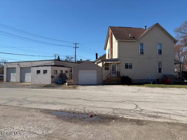 376 E Perry Street — photo