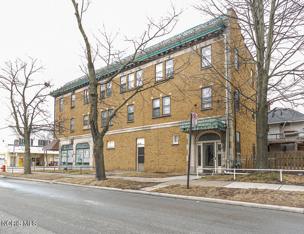 1125 W Sylvania Avenue — photo