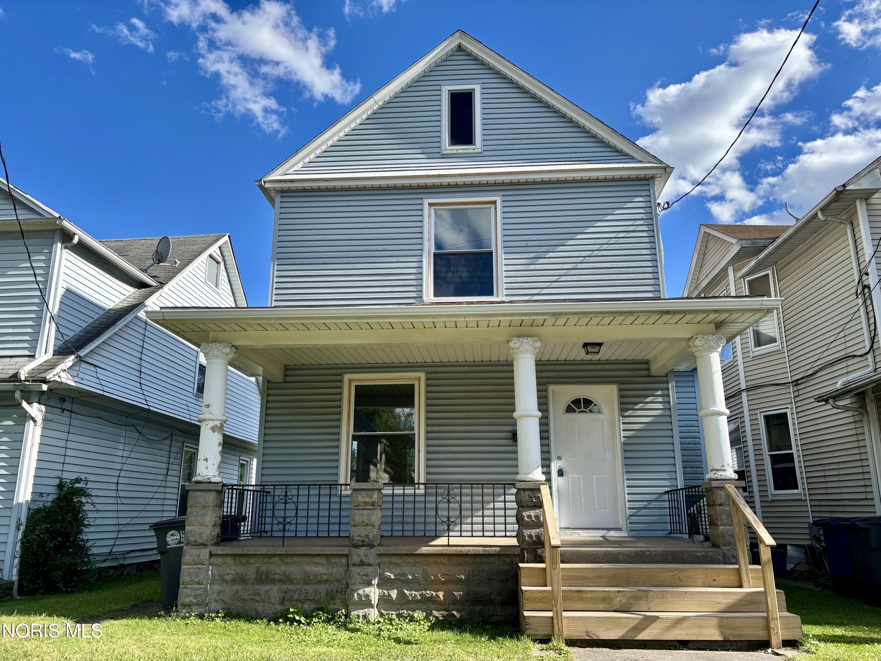 822 Delence Street — photo