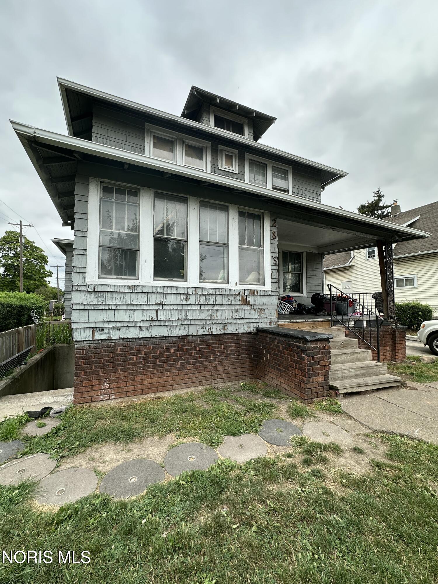 2803 N Summit Street — photo