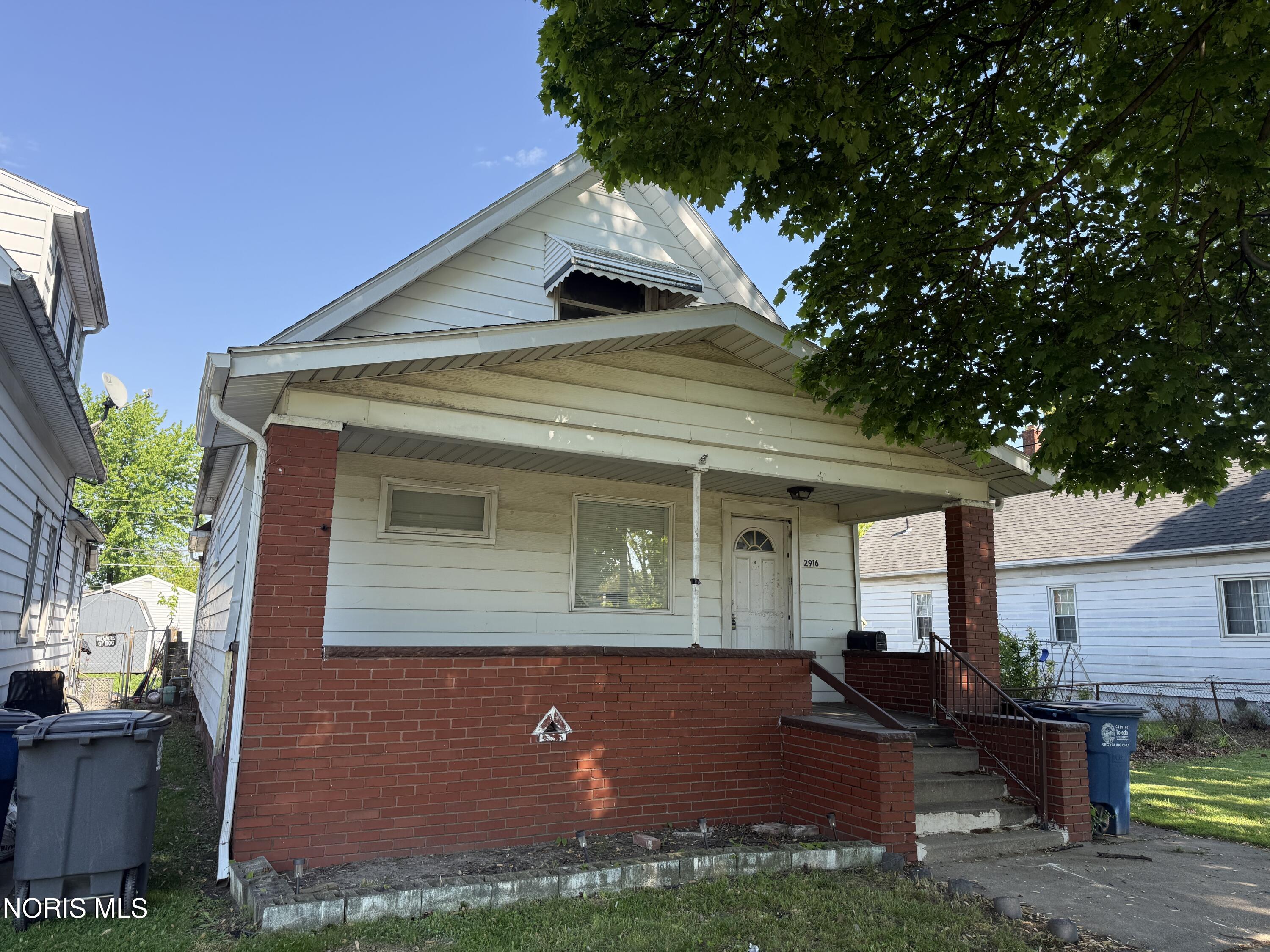 2916 Elm Street — photo