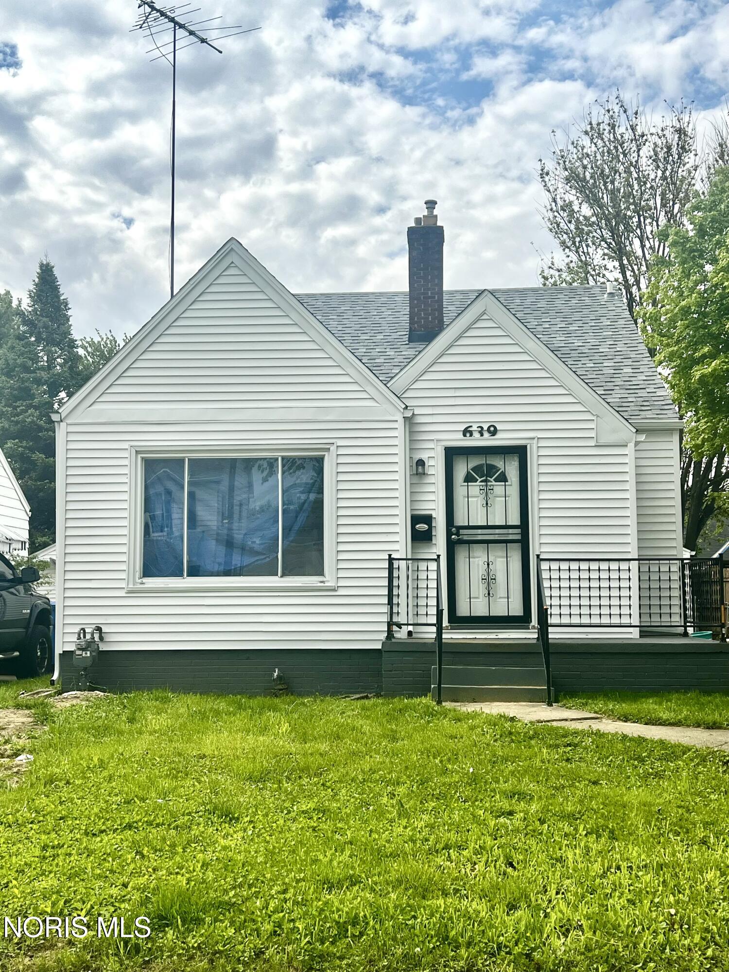 639 Cloverdale Road — photo