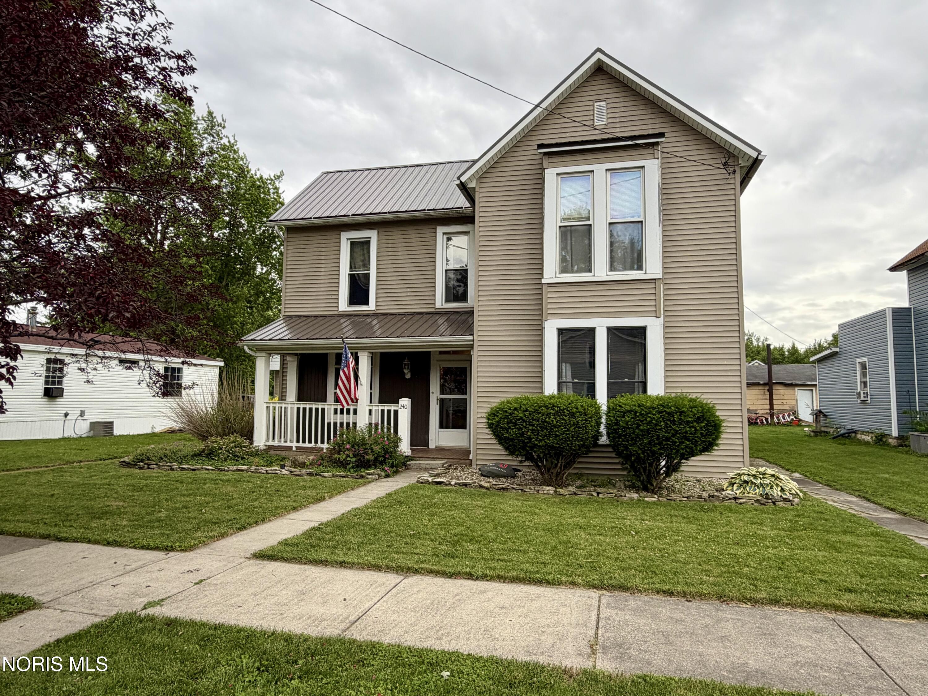 240 E Merrin Street — photo