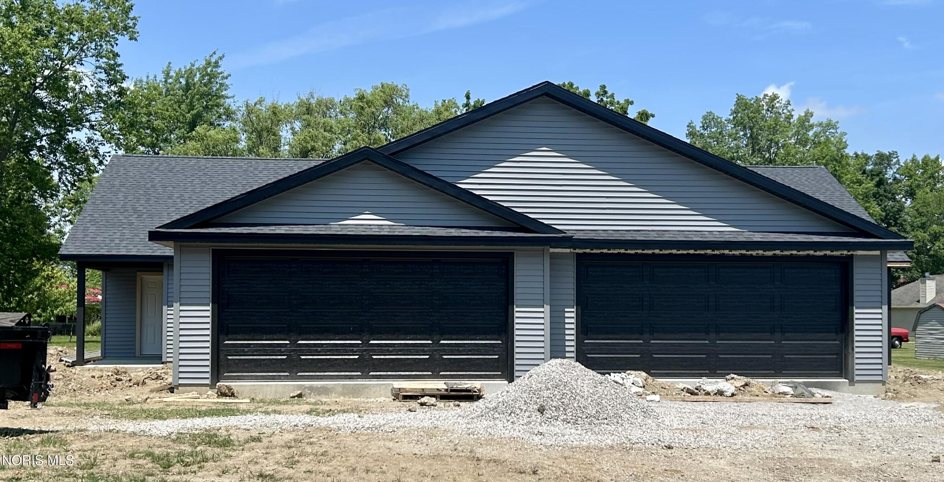 102 Maumee Lane — photo