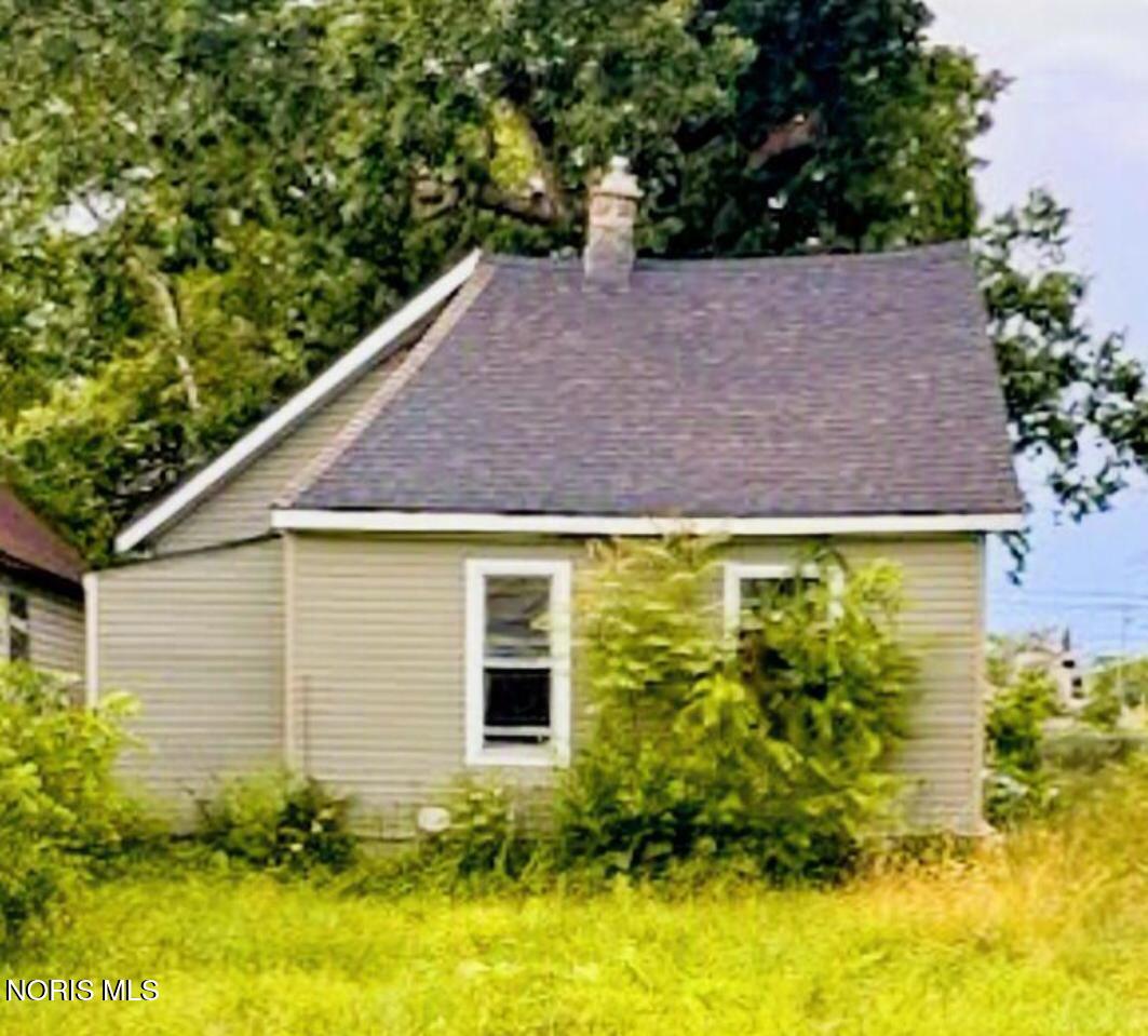 1611 Fernwood Avenue — photo